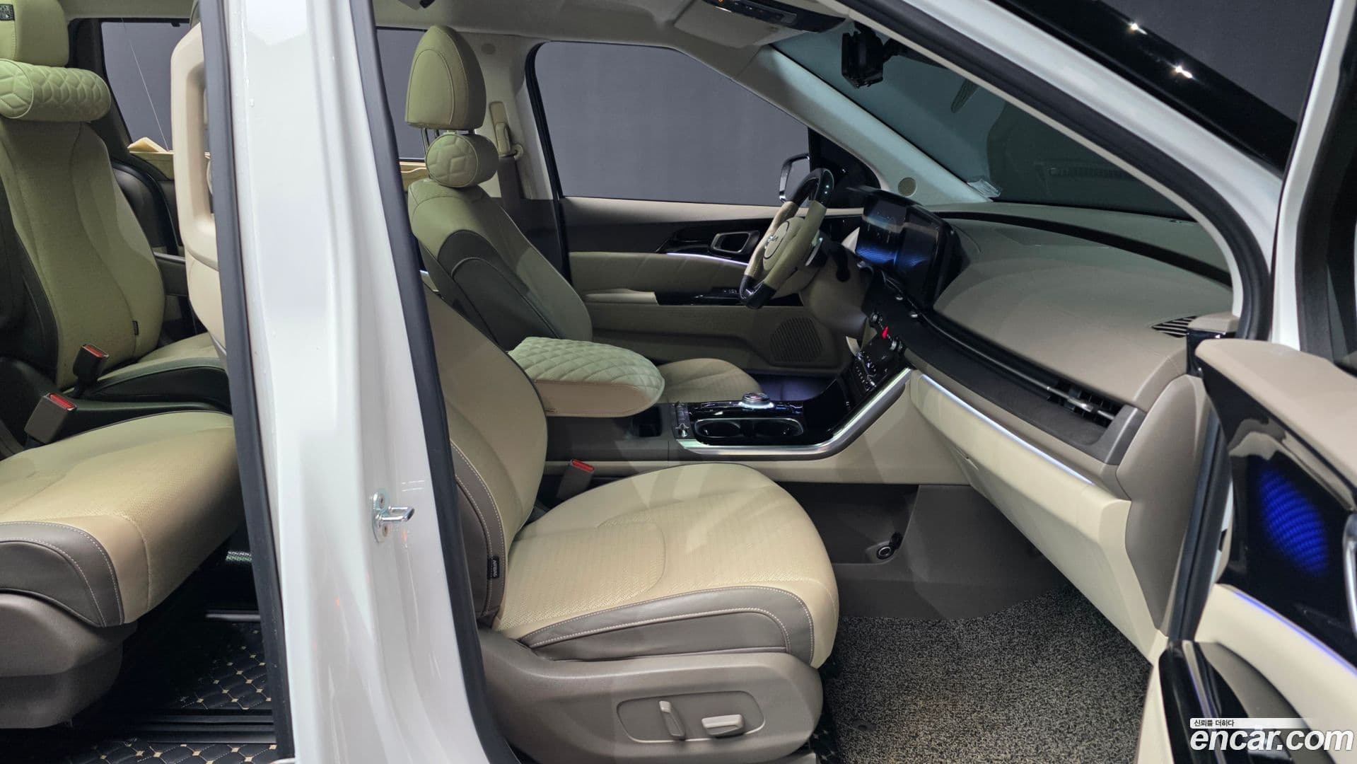 Main__Slider__Photo:Canival Kia 2021.9-10