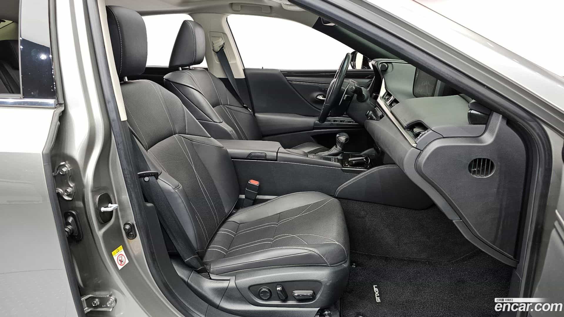 ES Lexus 2018.10-INNER-010
