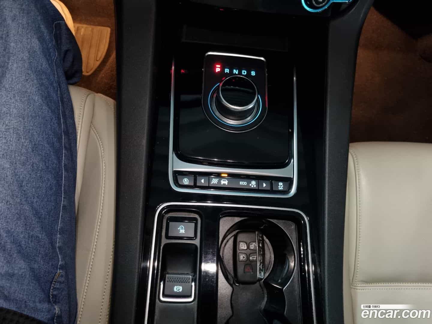 F-PACE Jaguar 2018.2-INNER-009