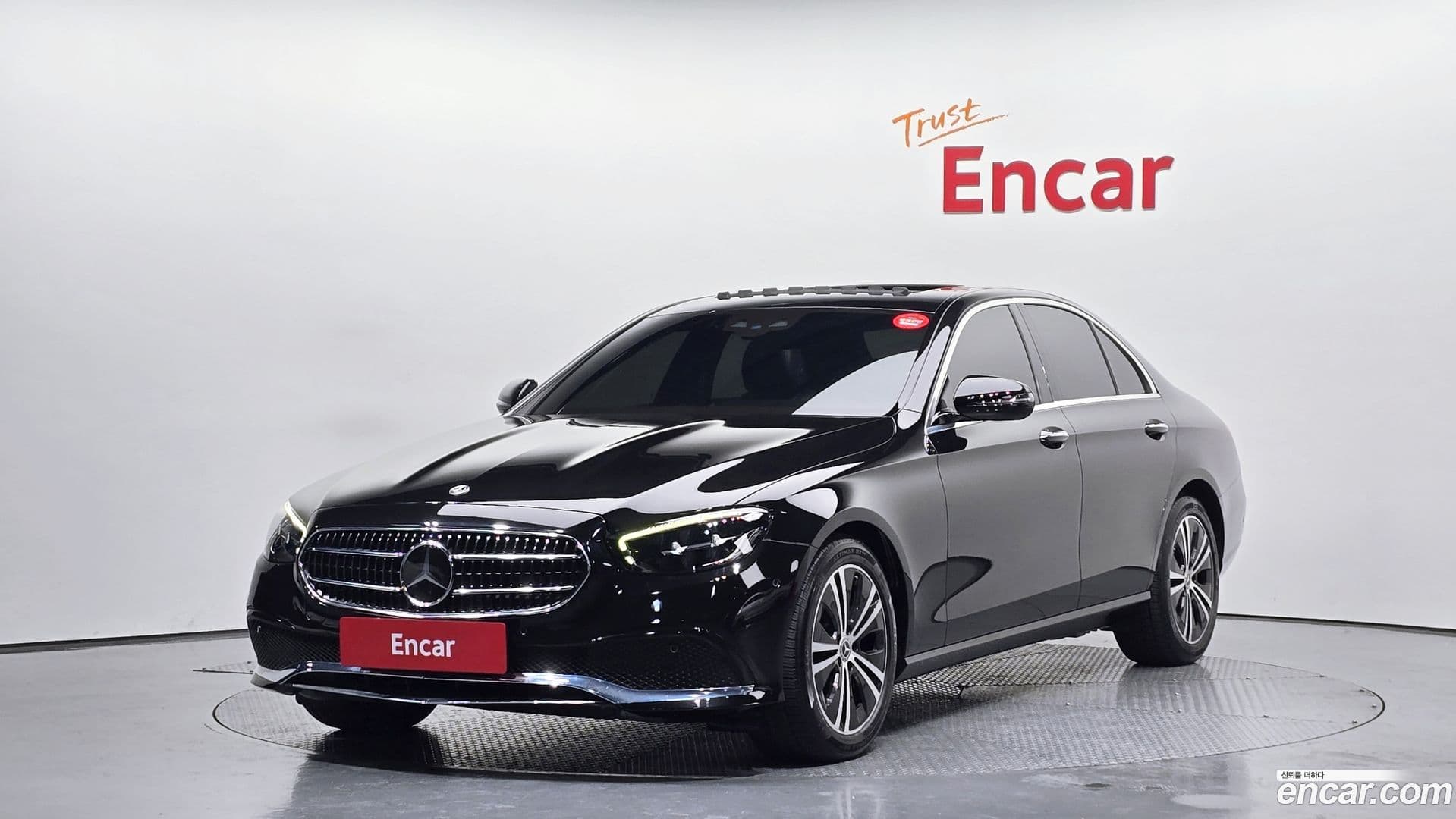 Main__Slider__Photo:E-Class Mercedes-Benz 2021.6-0