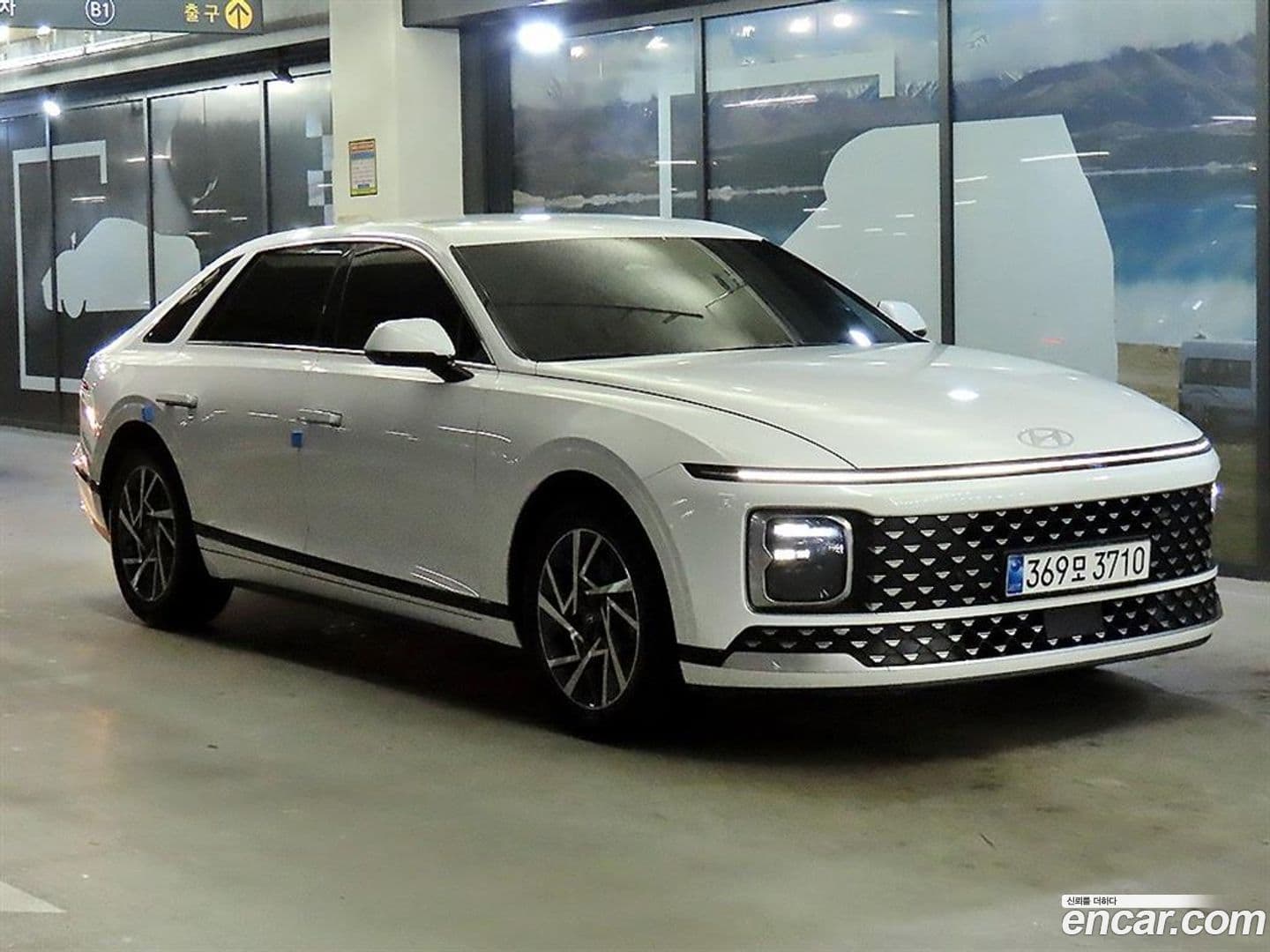 Main__Slider__Photo:Grandeur Hyundai 2024.10-0