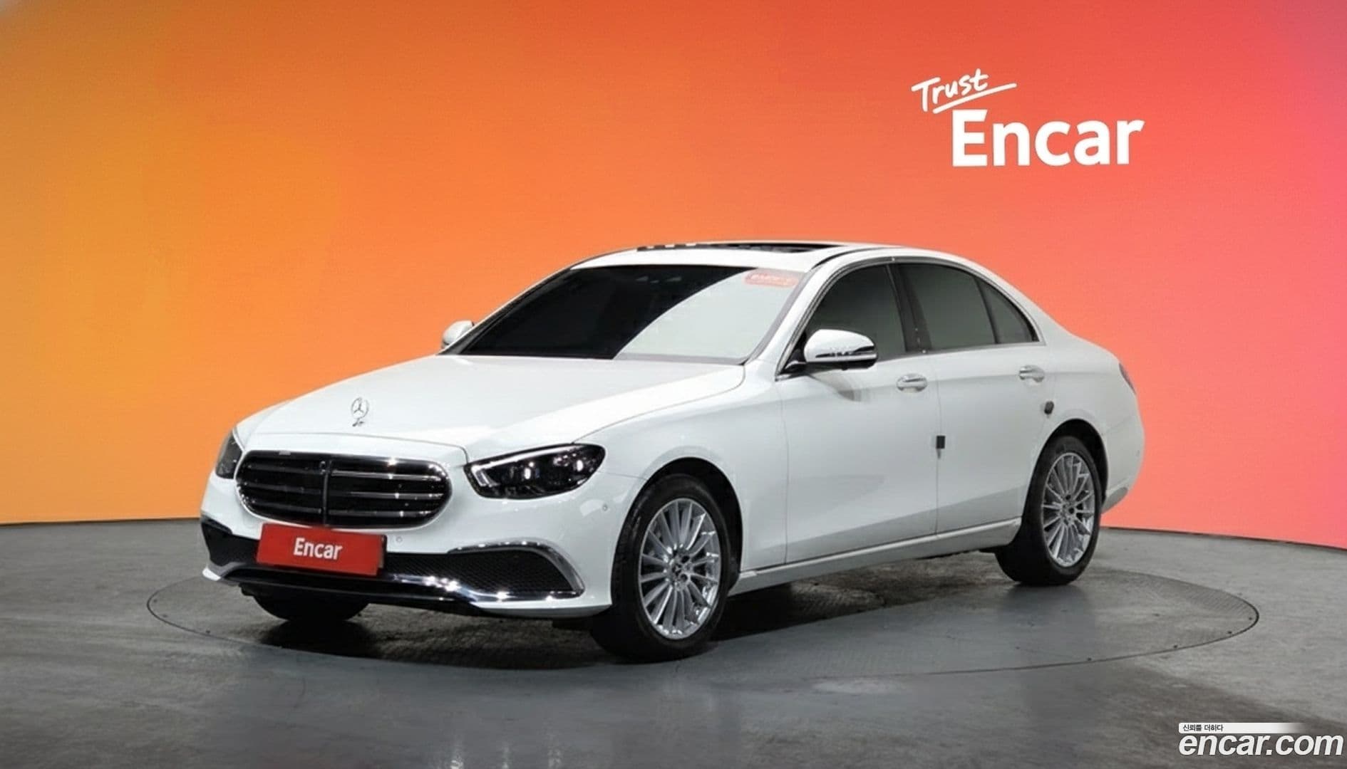 Main__Slider__Photo:E-Class Mercedes-Benz 2022.5-0