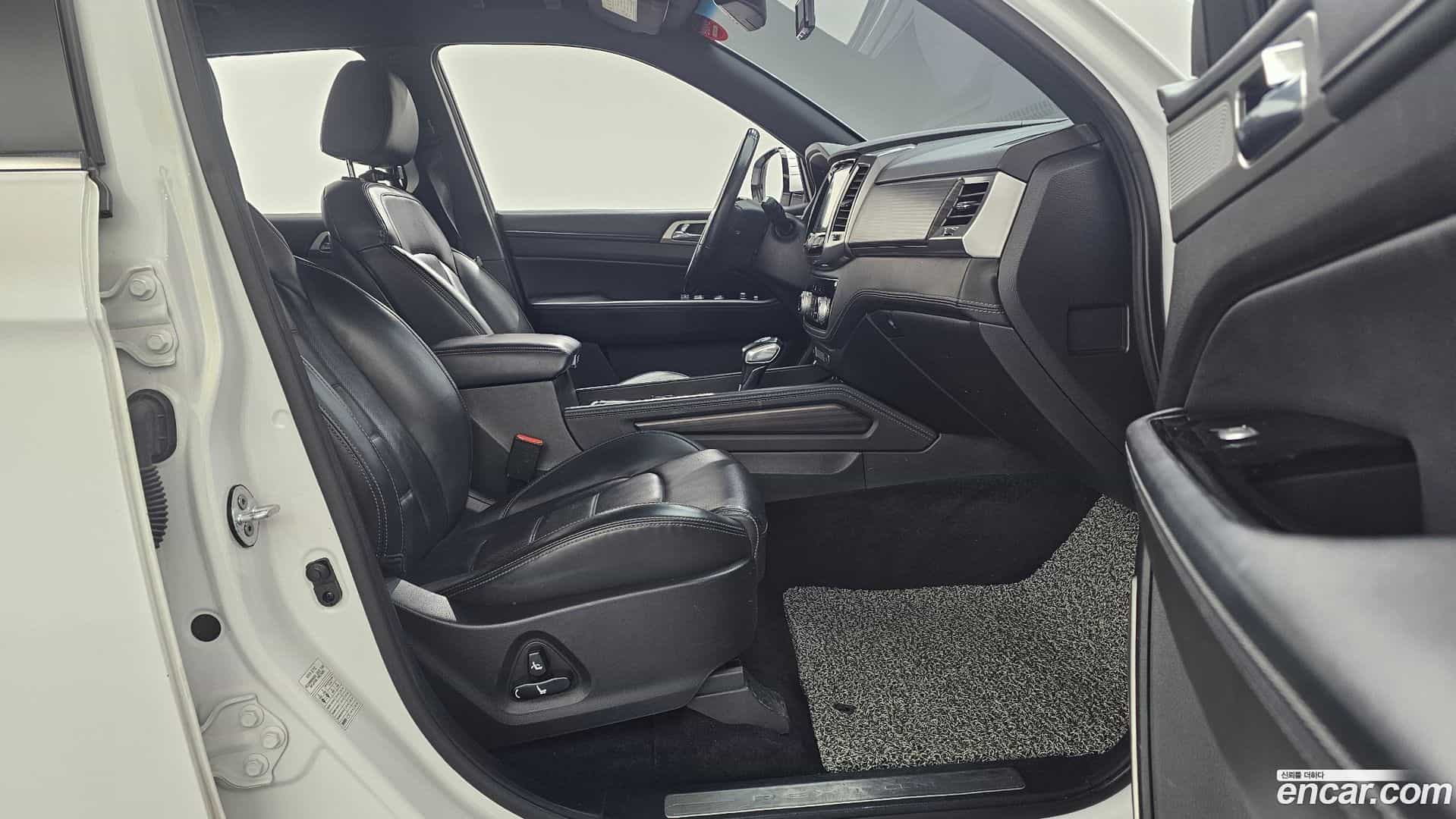 Rexton KG Mobility 2018.10-INNER-010