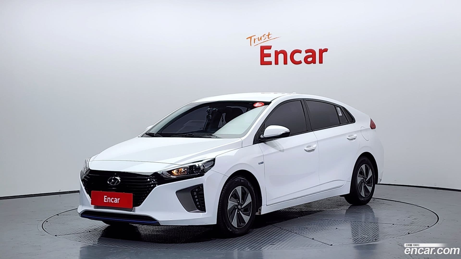 Main__Slider__Photo:Ioniq Hyundai 2016.1-0