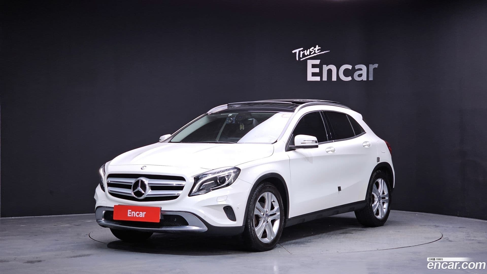 Main__Slider__Photo:GLA-Class Mercedes-Benz 2015.8-0