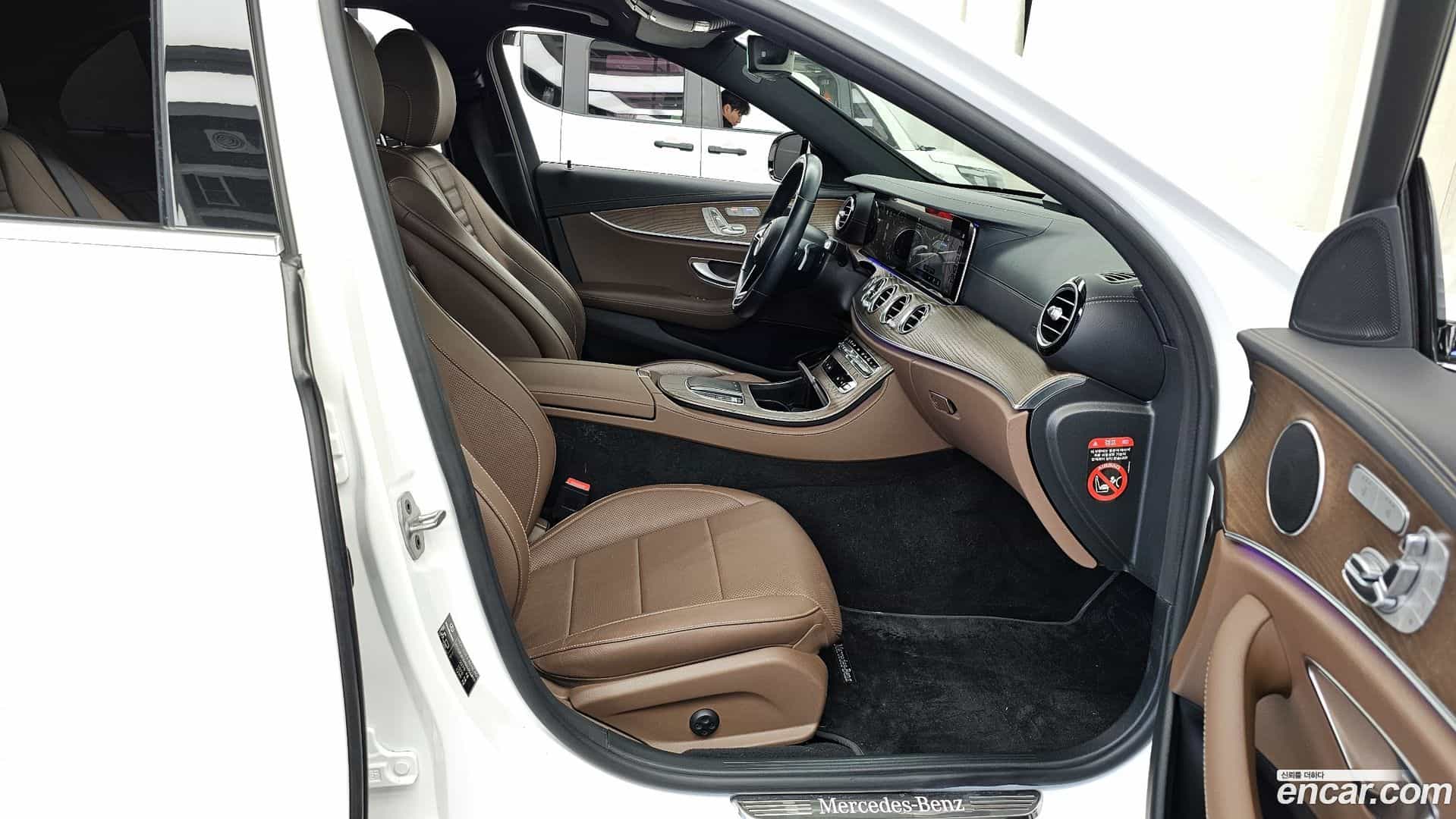 E-Class Mercedes-Benz 2020.11-OPTION-015