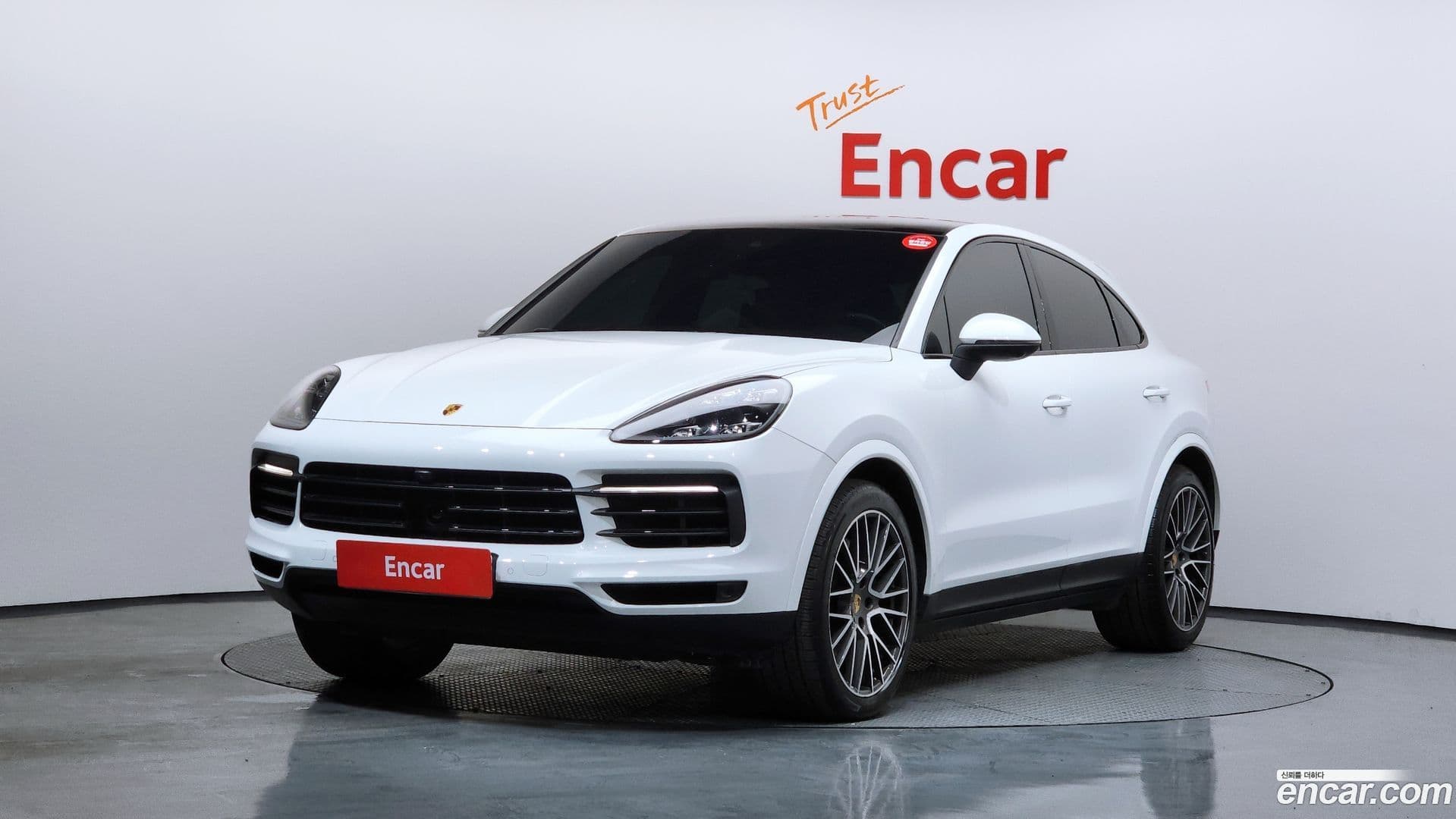 Main__Slider__Photo:Cayenne Porsche 2021.6-0