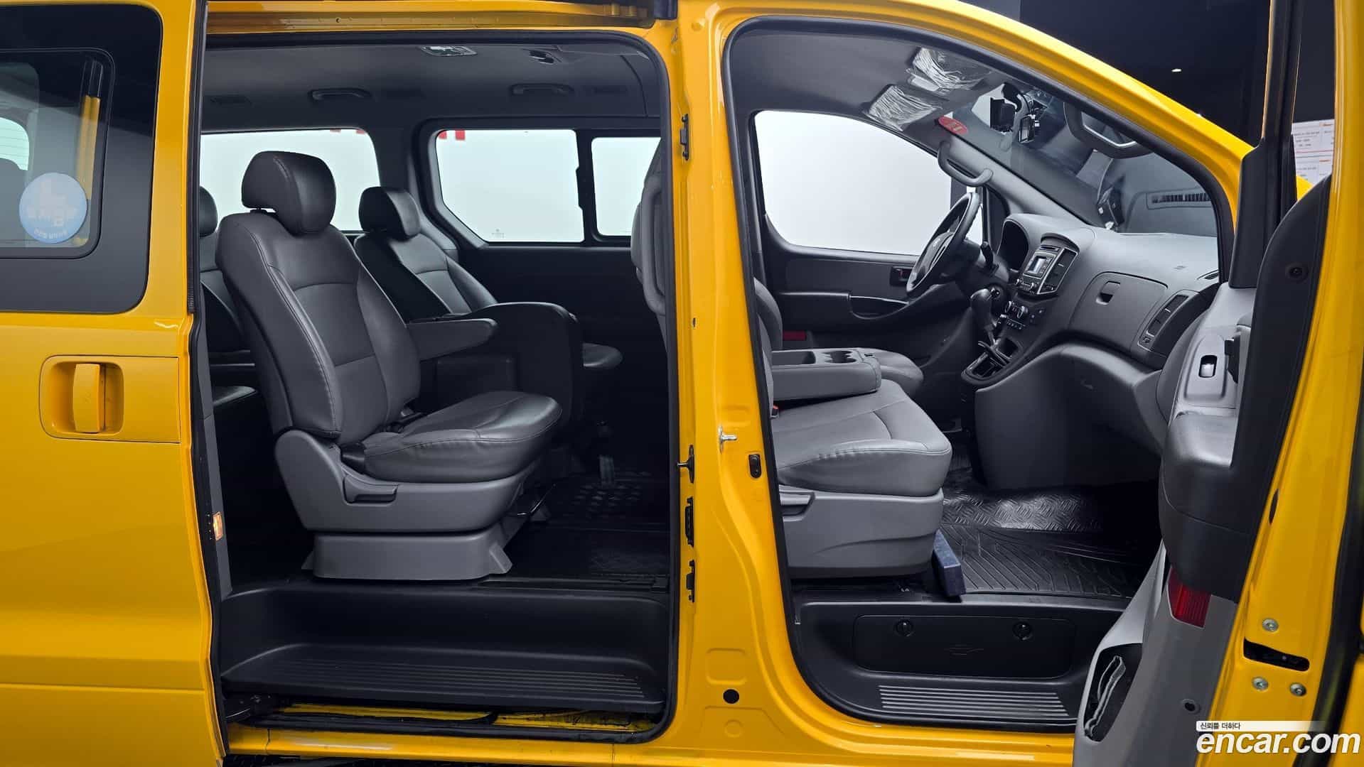 Starex Hyundai 2018.10-INNER-010