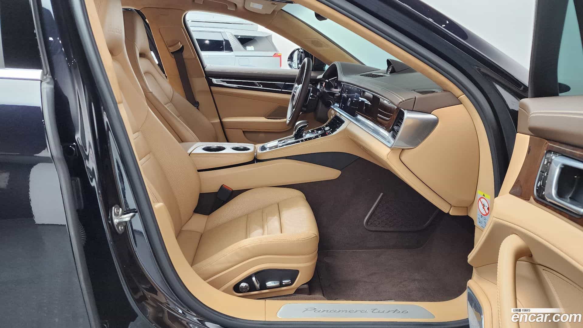 Panamera Porsche 2018.10-OPTION-015