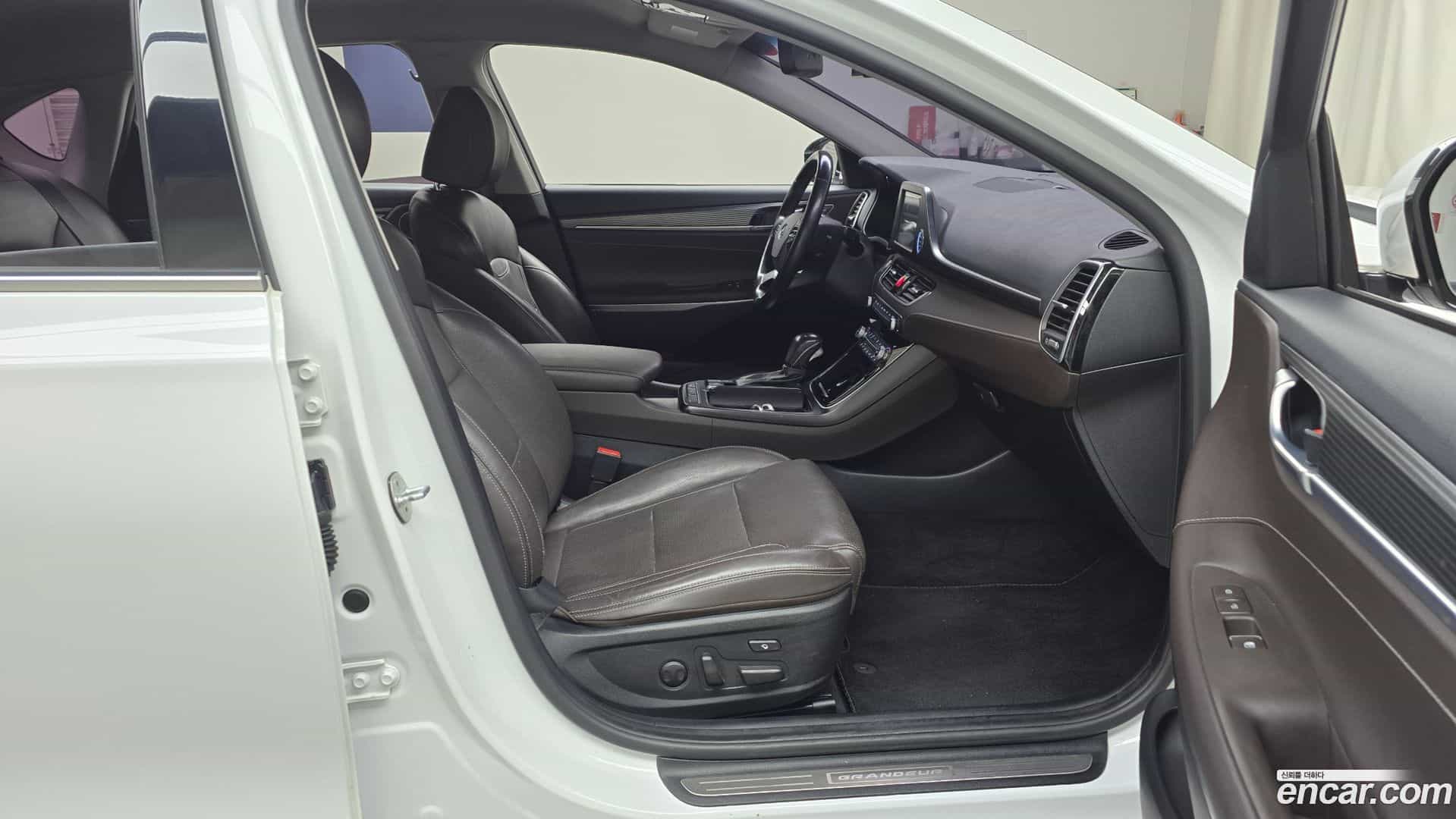 Grandeur Hyundai 2019.0-OPTION-015