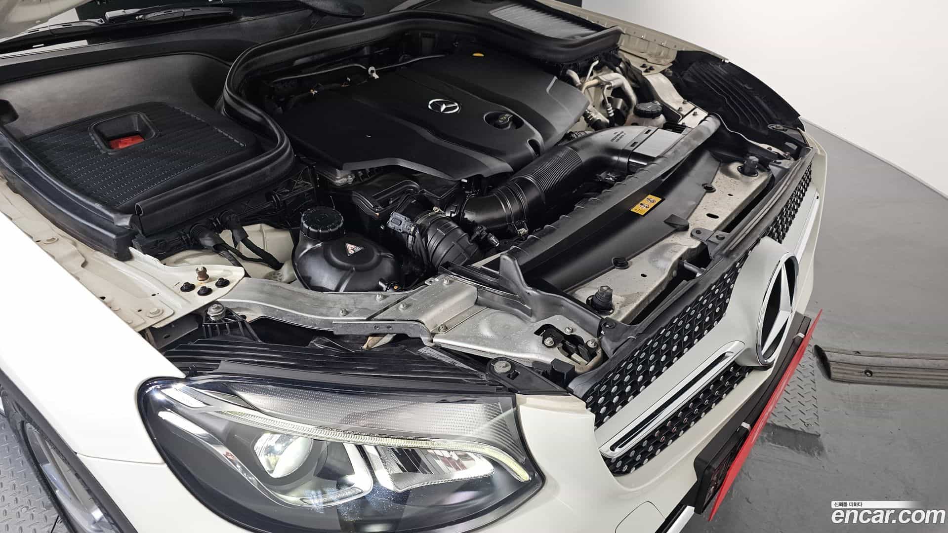 GLC-Class Mercedes-Benz 2017.8-INNER-006