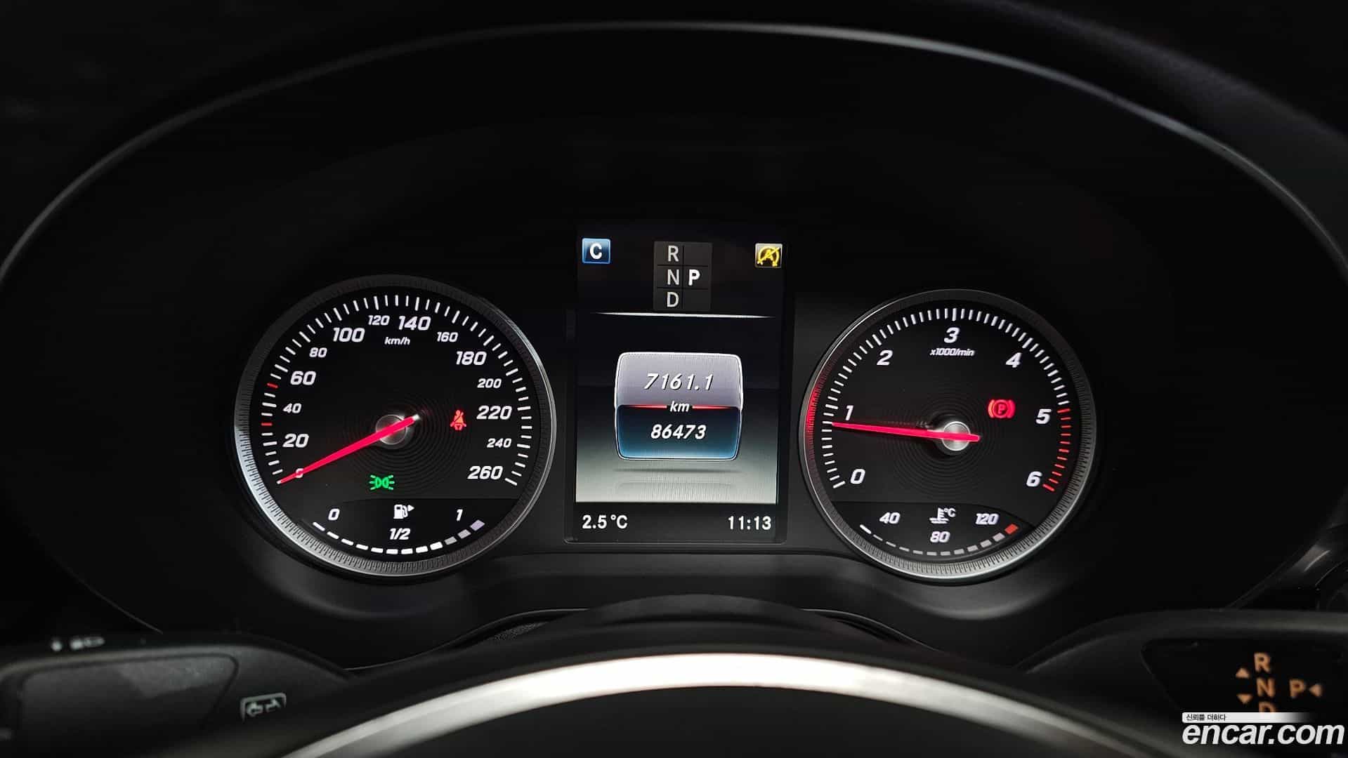 GLC-Class Mercedes-Benz 2017.8-INNER-008