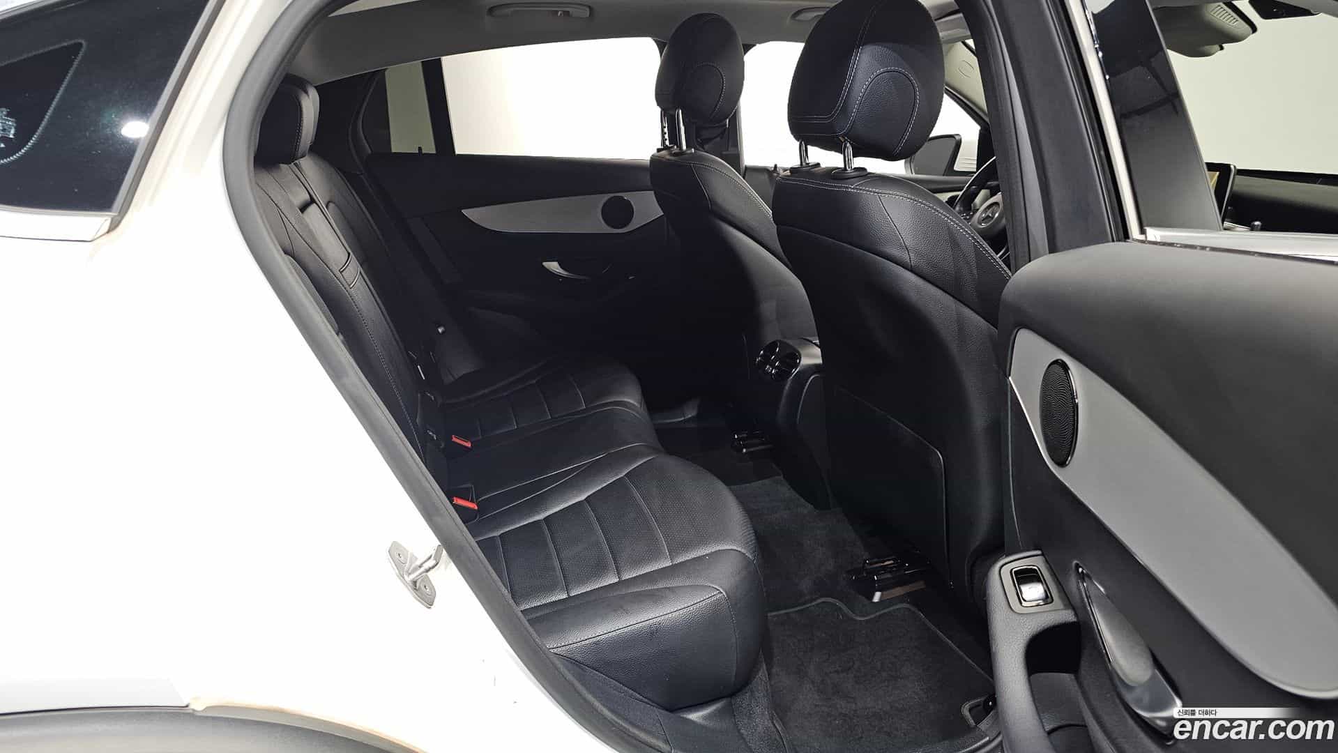 GLC-Class Mercedes-Benz 2017.8-OPTION-016
