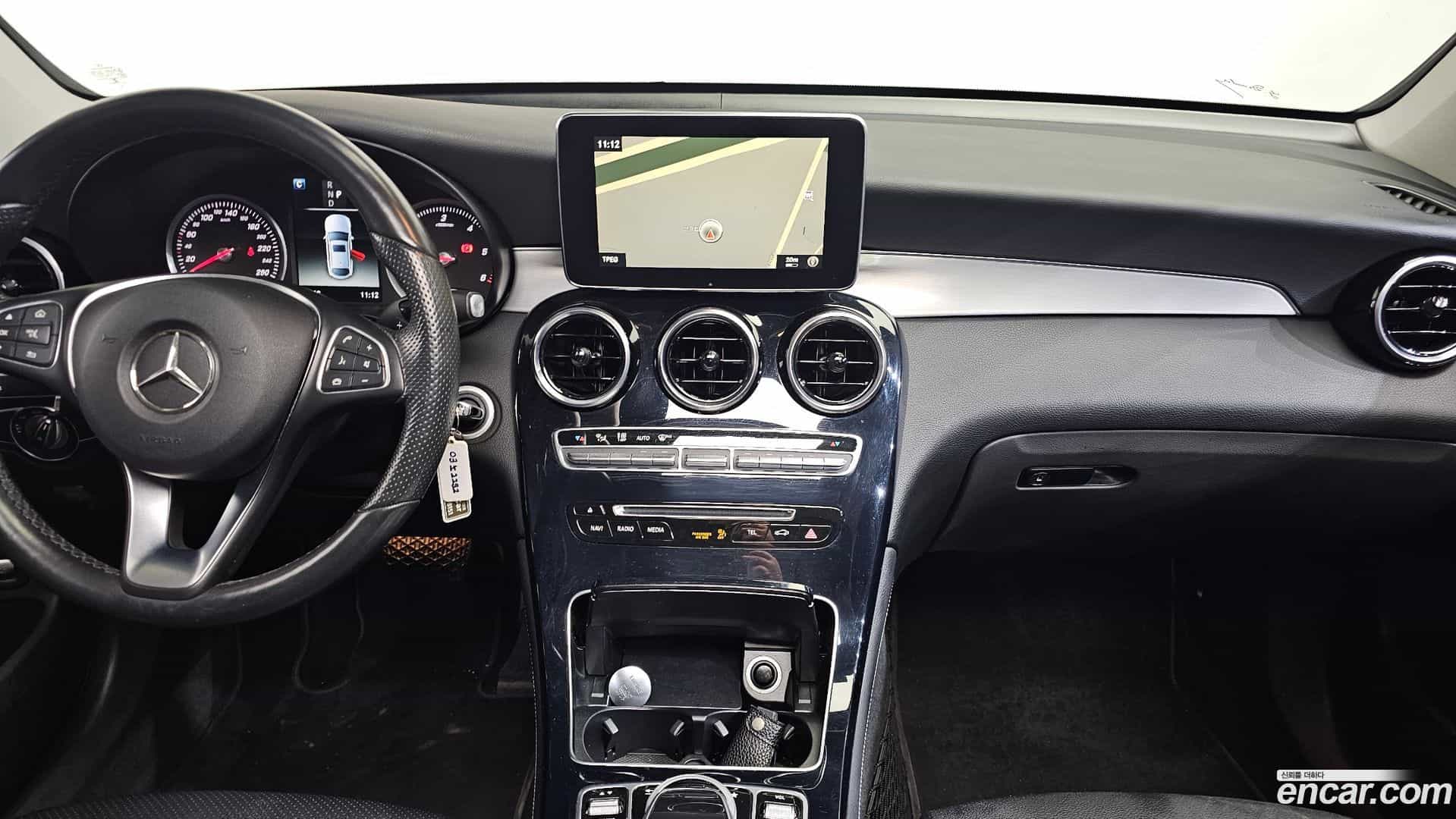 GLC-Class Mercedes-Benz 2017.8-OPTION-019