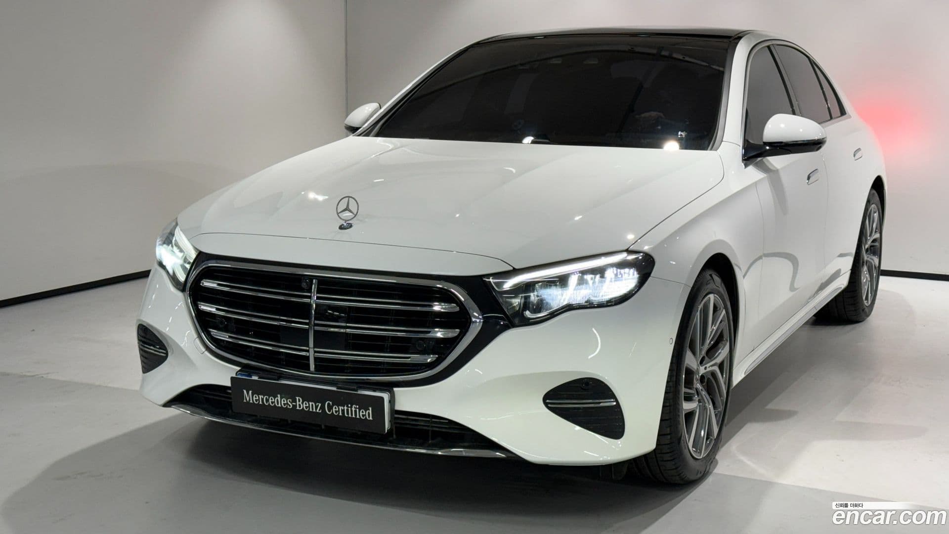Main__Slider__Photo:E-Class Mercedes-Benz 2025.4-0