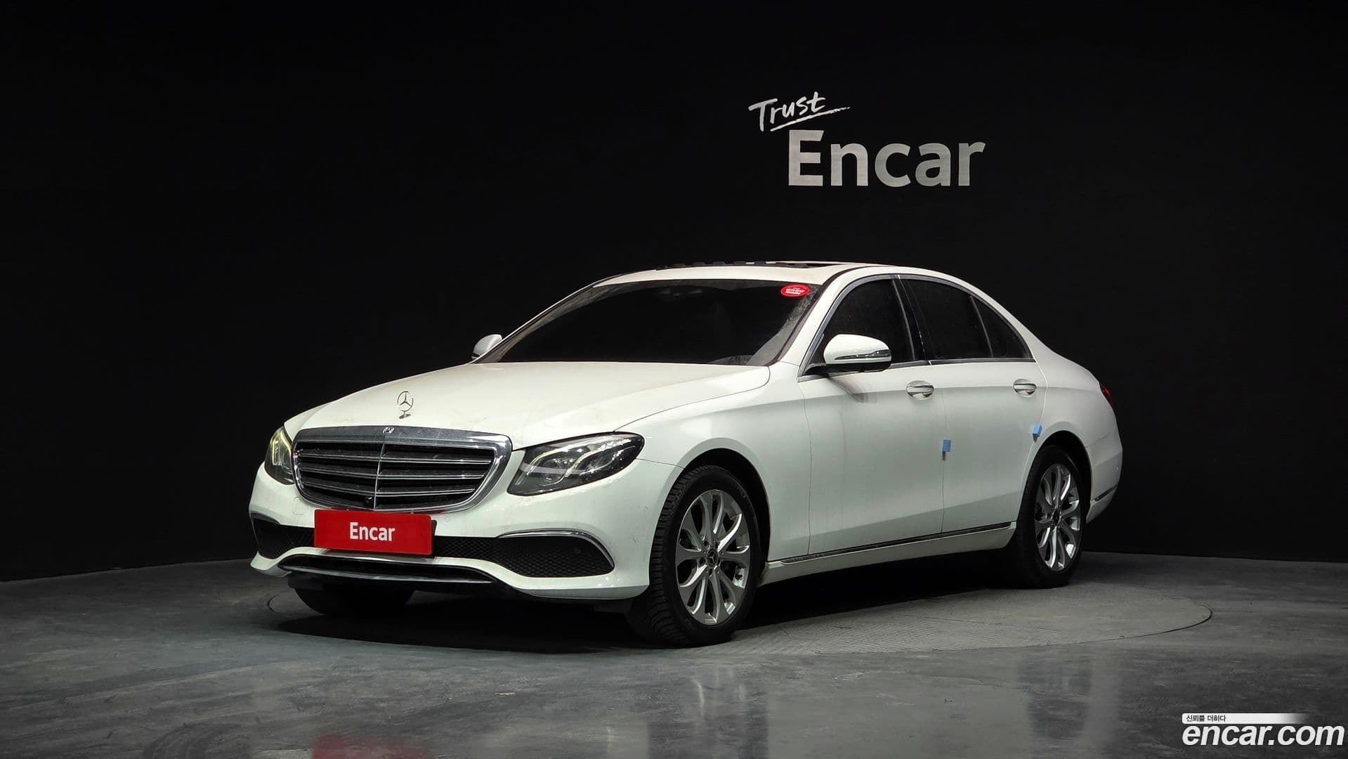 Main__Slider__Photo:E-Class Mercedes-Benz 2018.7-0
