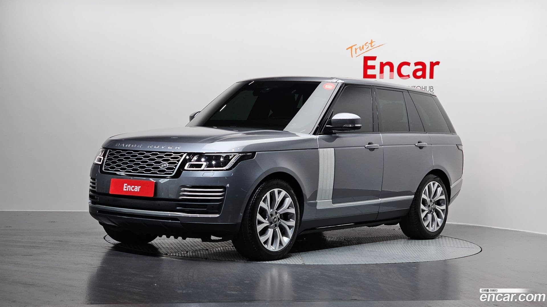 Main__Slider__Photo:Range Rover Land Rover 2021.10-0