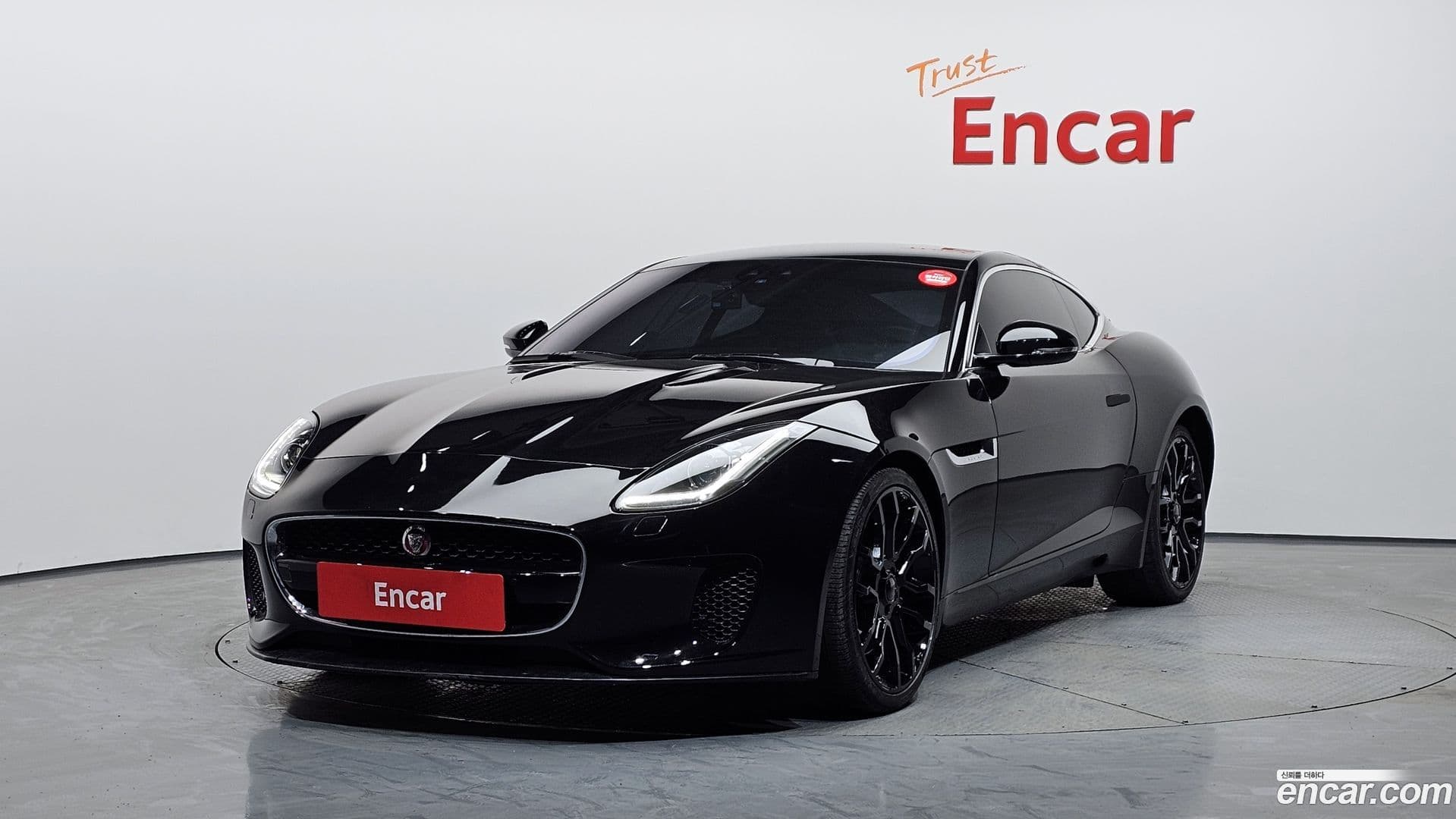 Main__Slider__Photo:F-TYPE Jaguar 2018.10-0
