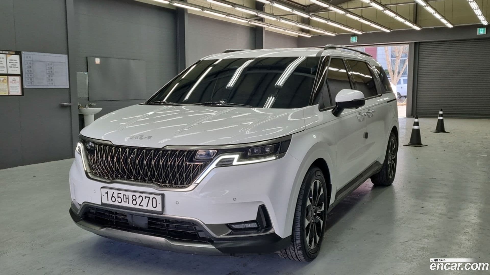 Main__Slider__Photo:Canival Kia 2023.0-0