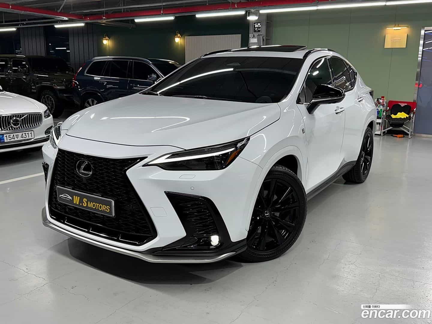 NX Lexus 2023.11-OUTER-001
