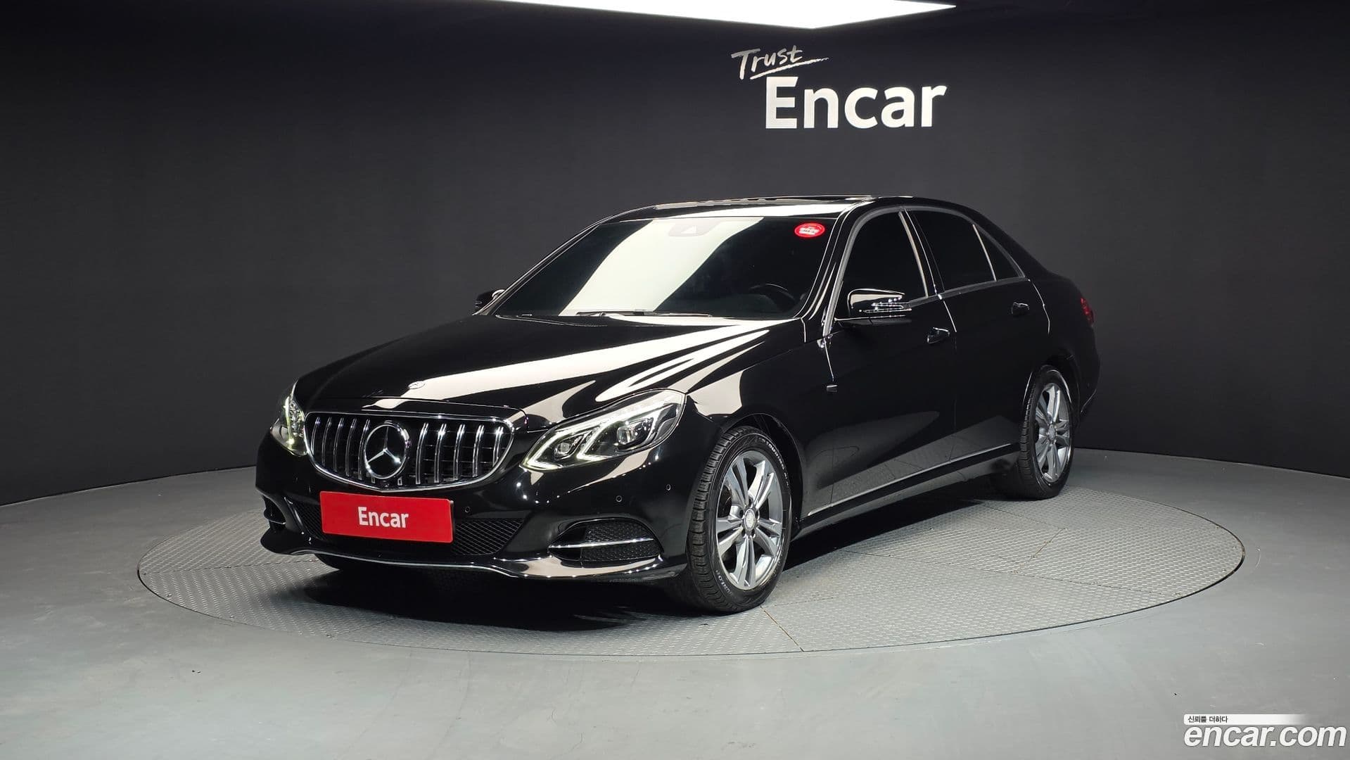 Main__Slider__Photo:E-Class Mercedes-Benz 2015.5-0