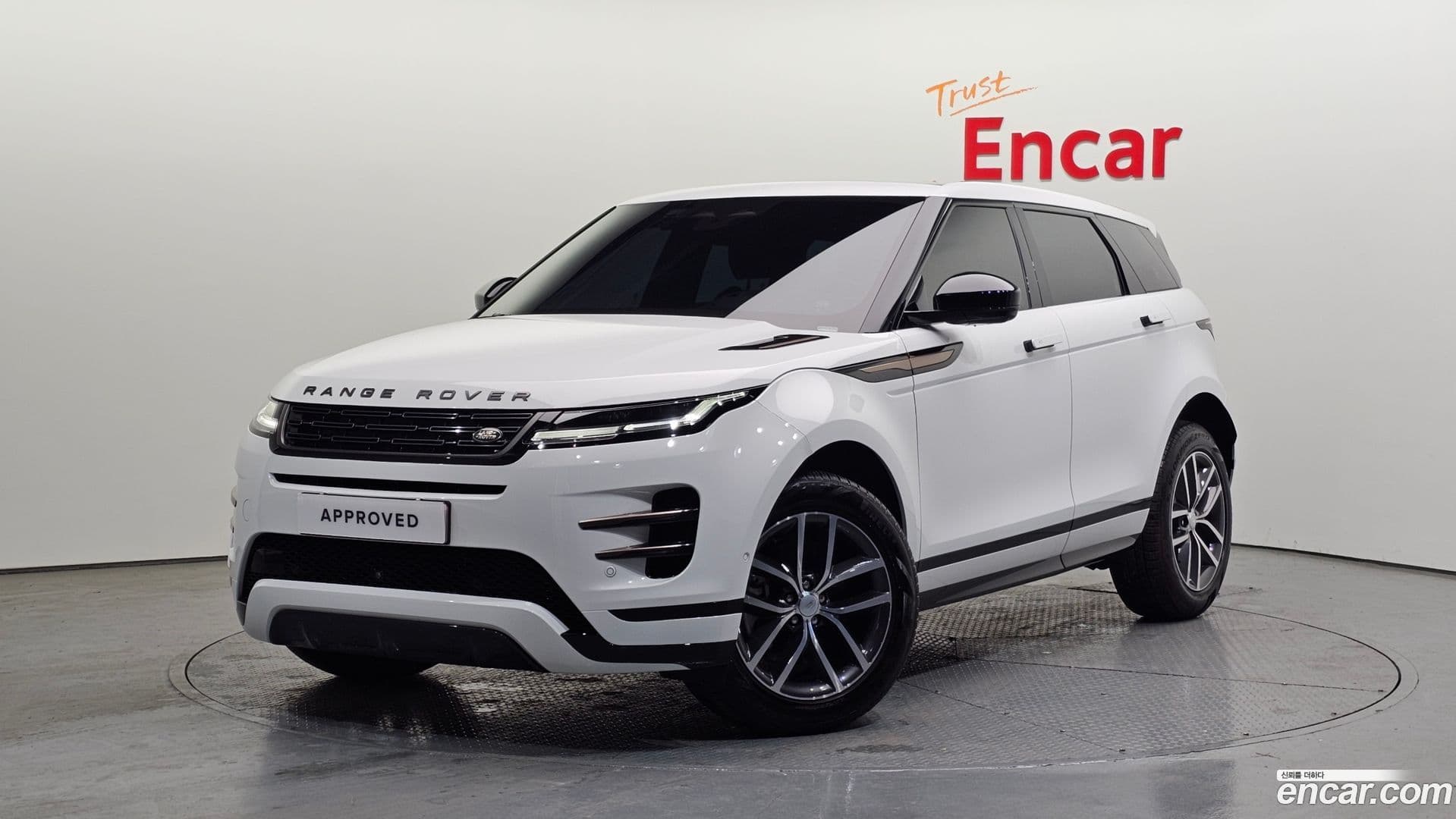 Main__Slider__Photo:Range Rover Evoque Land Rover 2024.11-0
