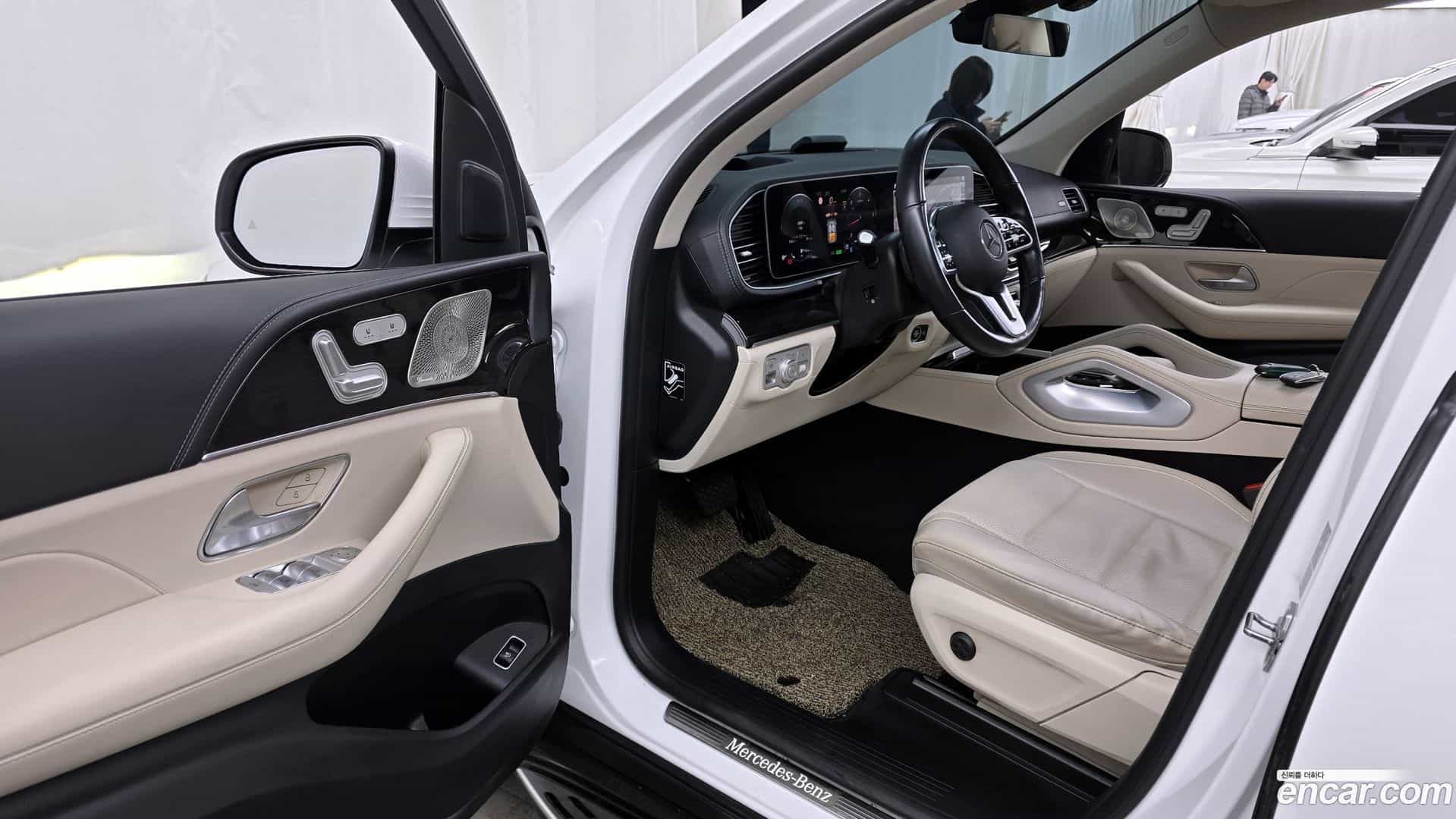GLE-Class Mercedes-Benz 2022.5-INNER-010