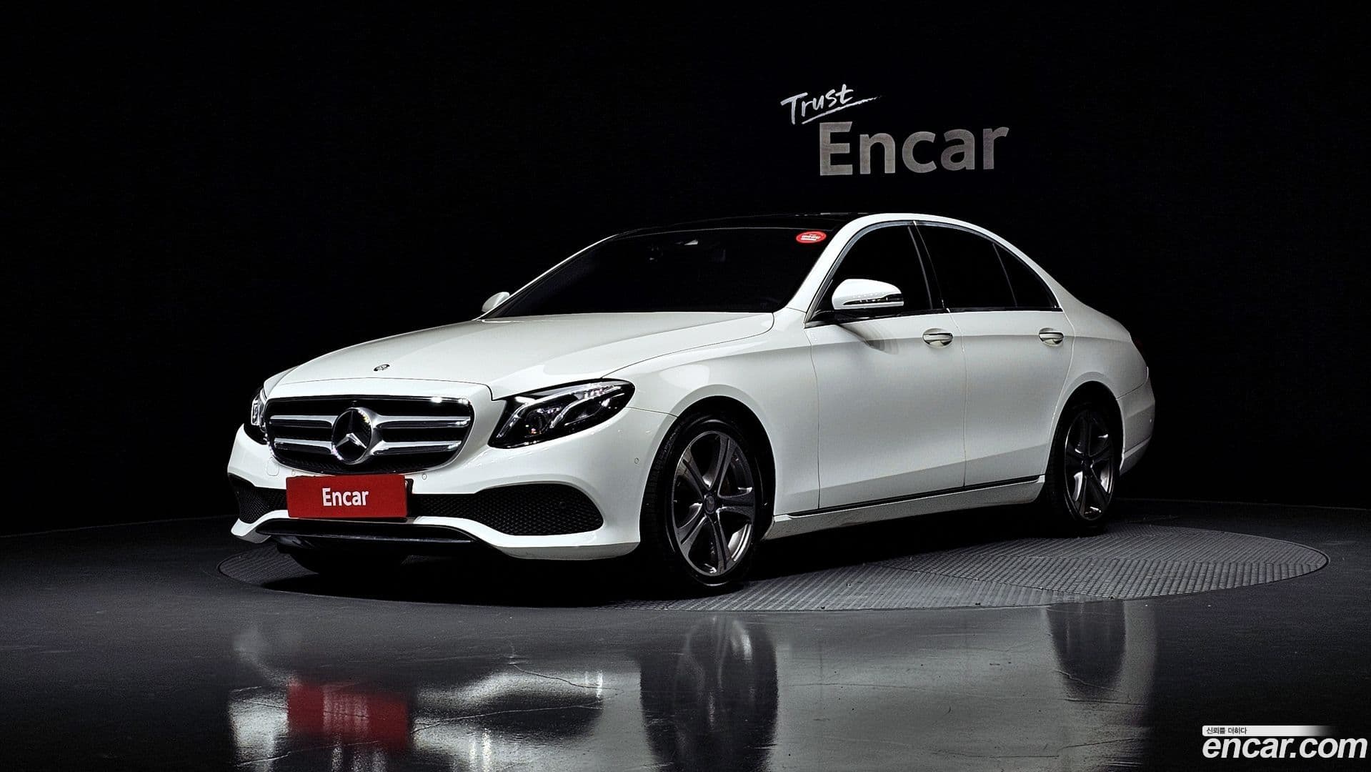 Main__Slider__Photo:E-Class Mercedes-Benz 2016.9-0