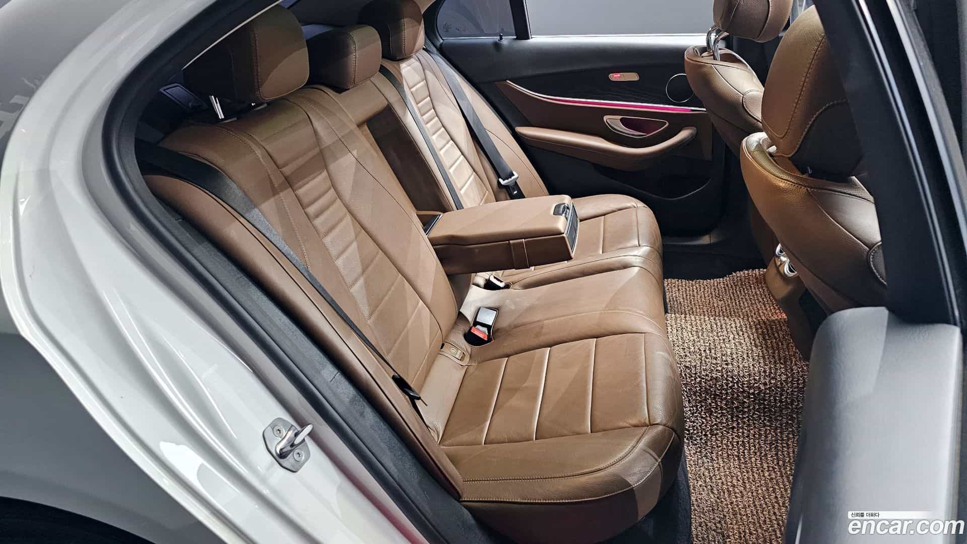 E-Class Mercedes-Benz 2016.9-OPTION-016