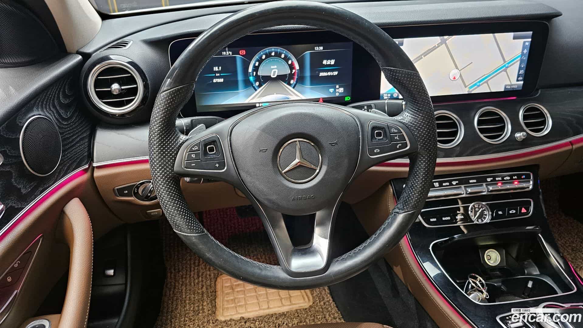 E-Class Mercedes-Benz 2016.9-OPTION-017