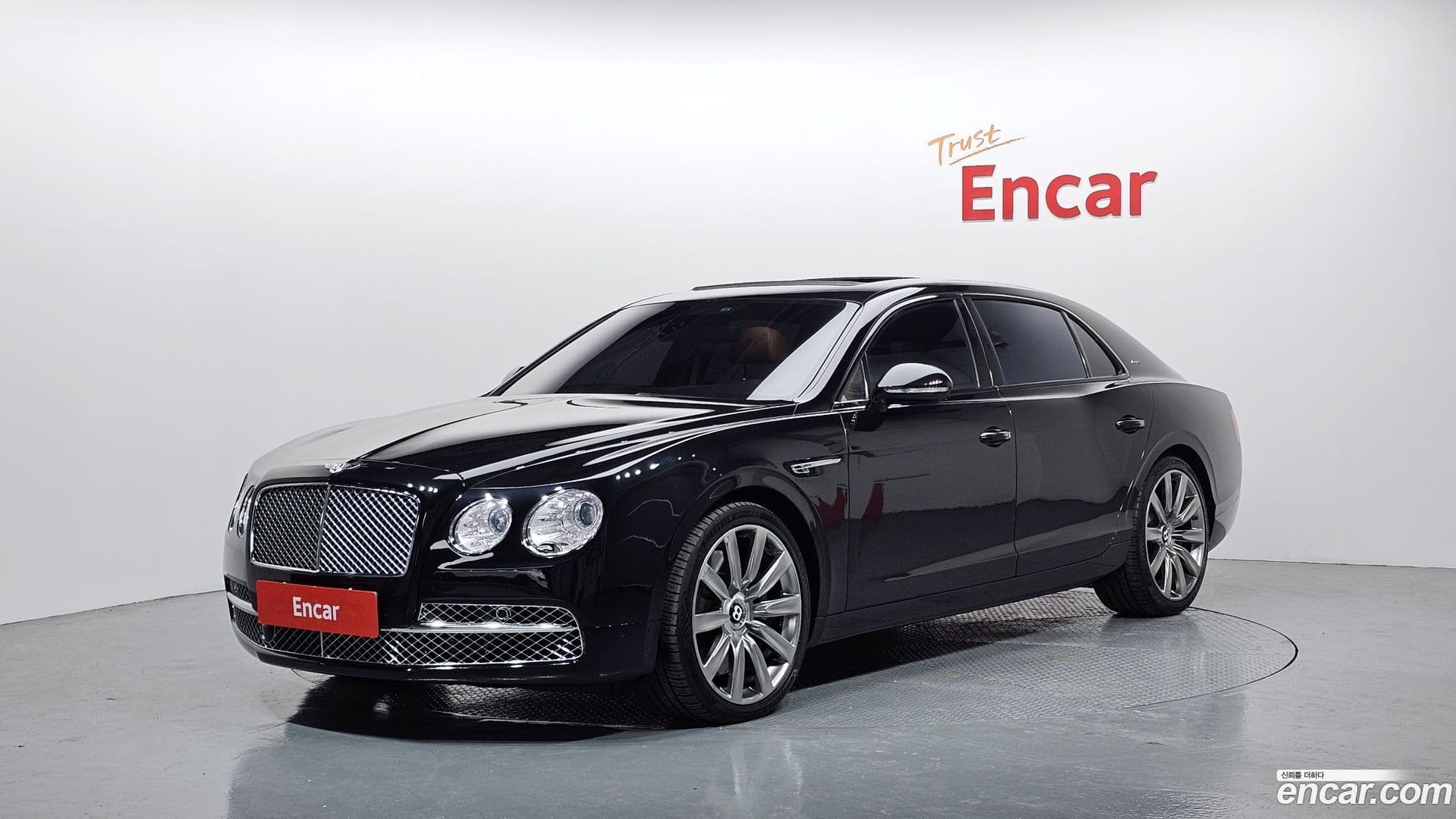 Main__Slider__Photo:Flying Spur Bentley 2014.5-0