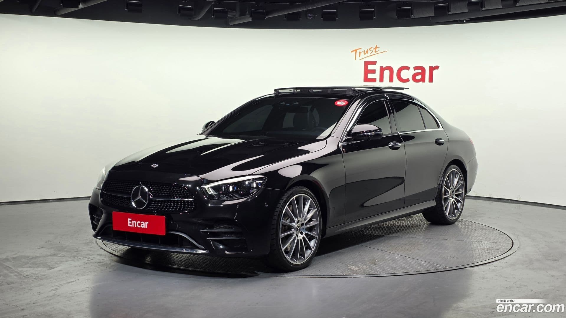 Main__Slider__Photo:E-Class Mercedes-Benz 2020.10-0