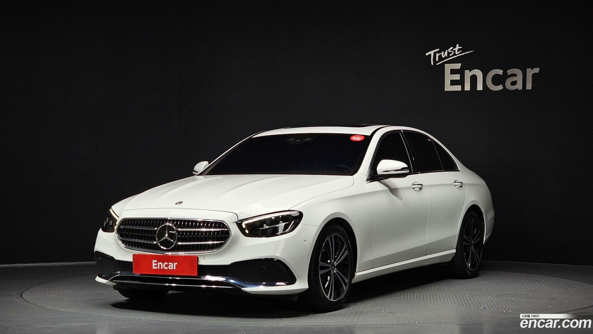 Main__Slider__Photo:E-Class Mercedes-Benz 2020.10-0