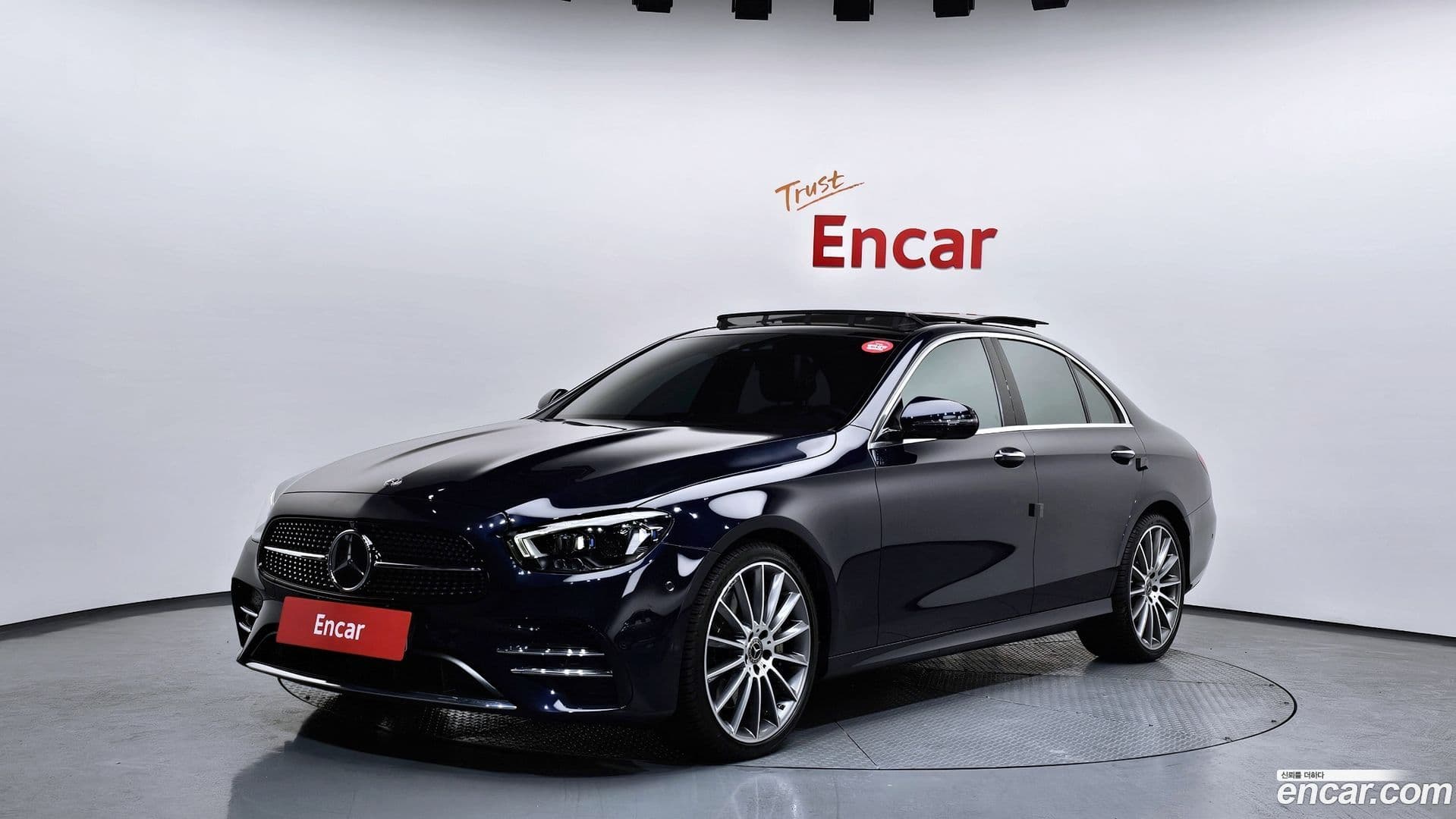 Main__Slider__Photo:E-Class Mercedes-Benz 2021.1-0