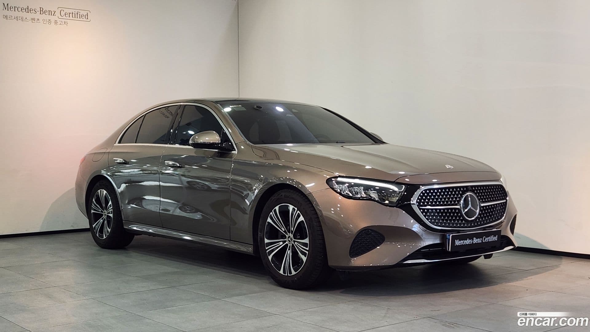 Main__Slider__Photo:E-Class Mercedes-Benz 2025.4-0