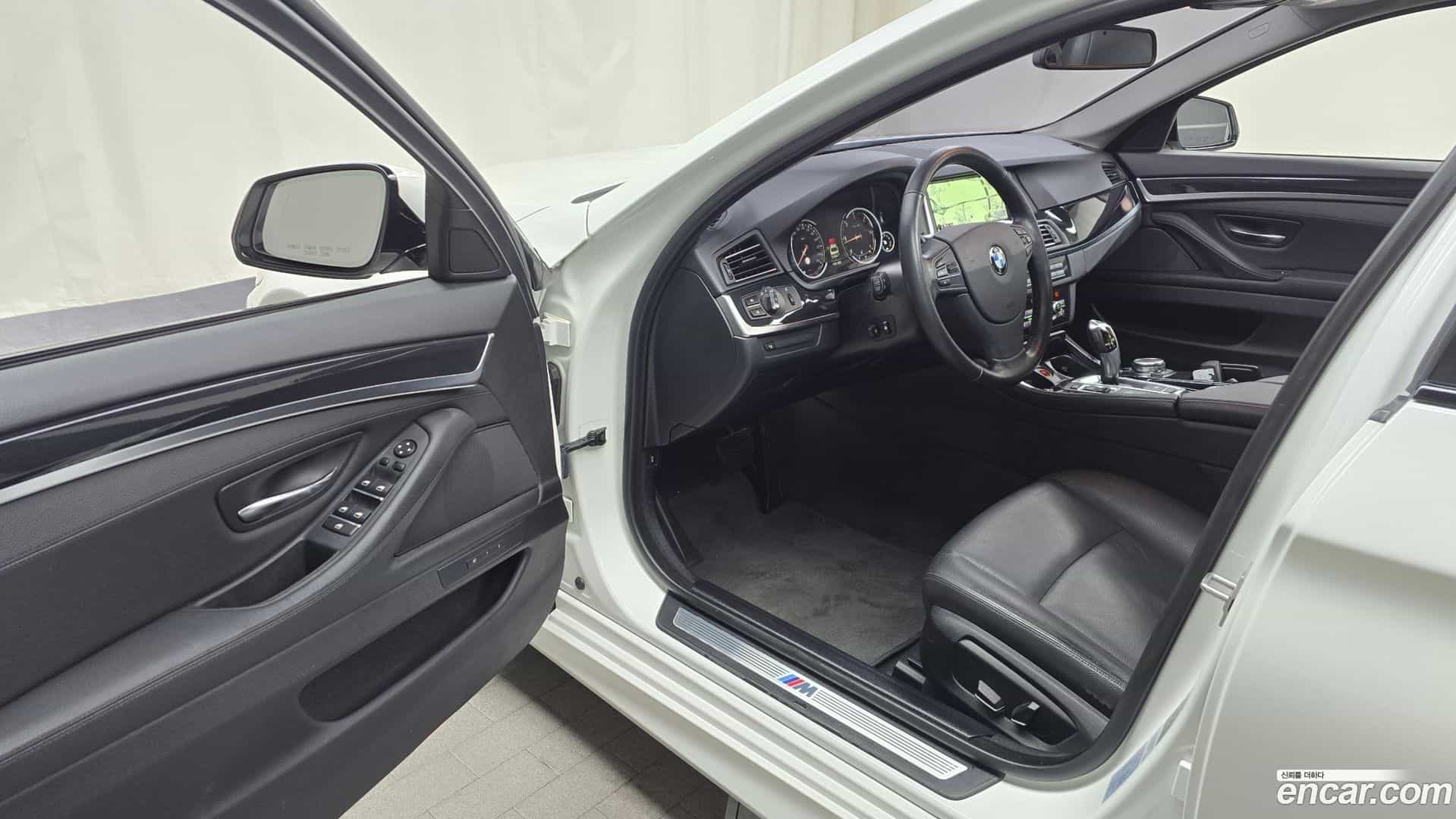 5-Series BMW 2016.0-INNER-010
