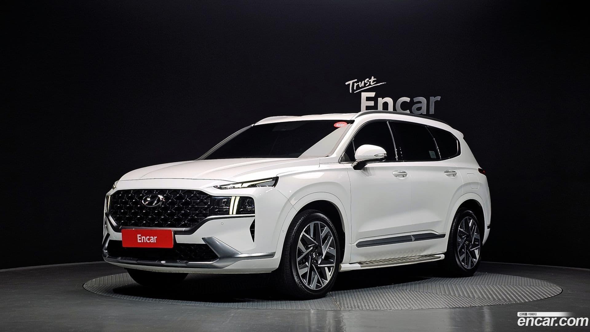 Main__Slider__Photo:Santafe Hyundai 2020.8-0