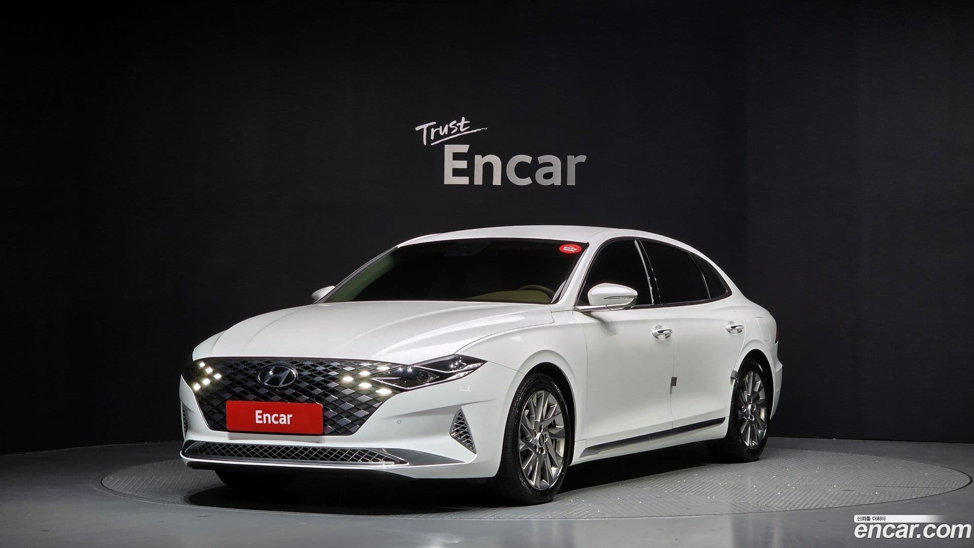 Main__Slider__Photo:Grandeur Hyundai 2020.8-0