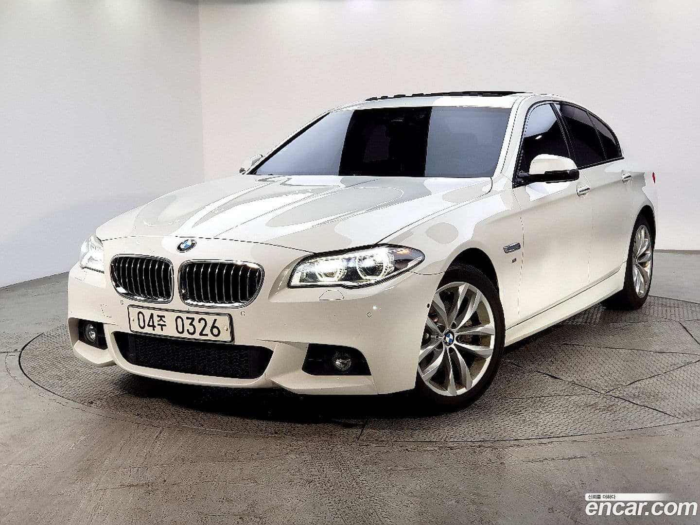 Main__Slider__Photo:5-Series BMW 2015.10-0