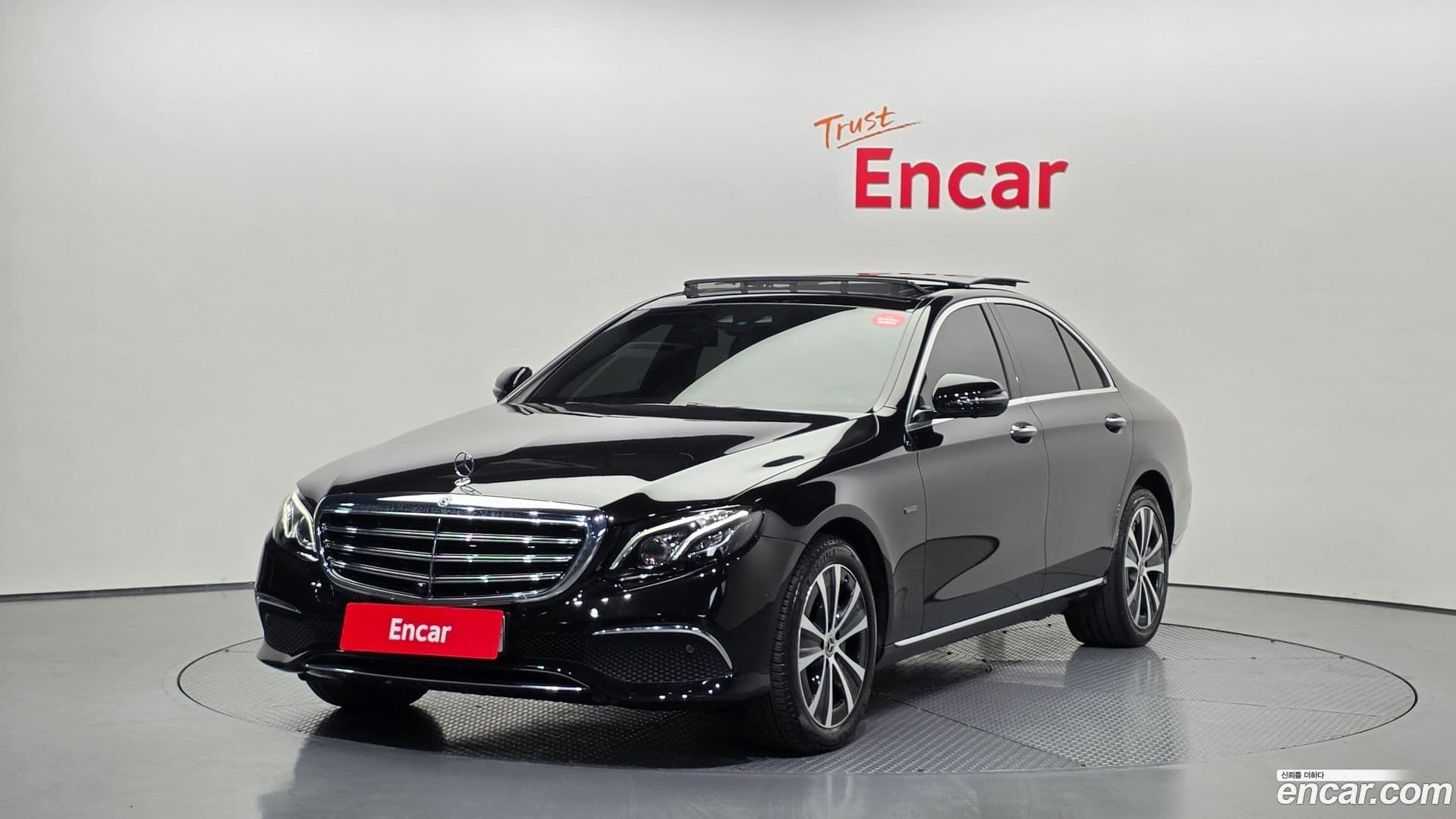 Main__Slider__Photo:E-Class Mercedes-Benz 2019.10-0