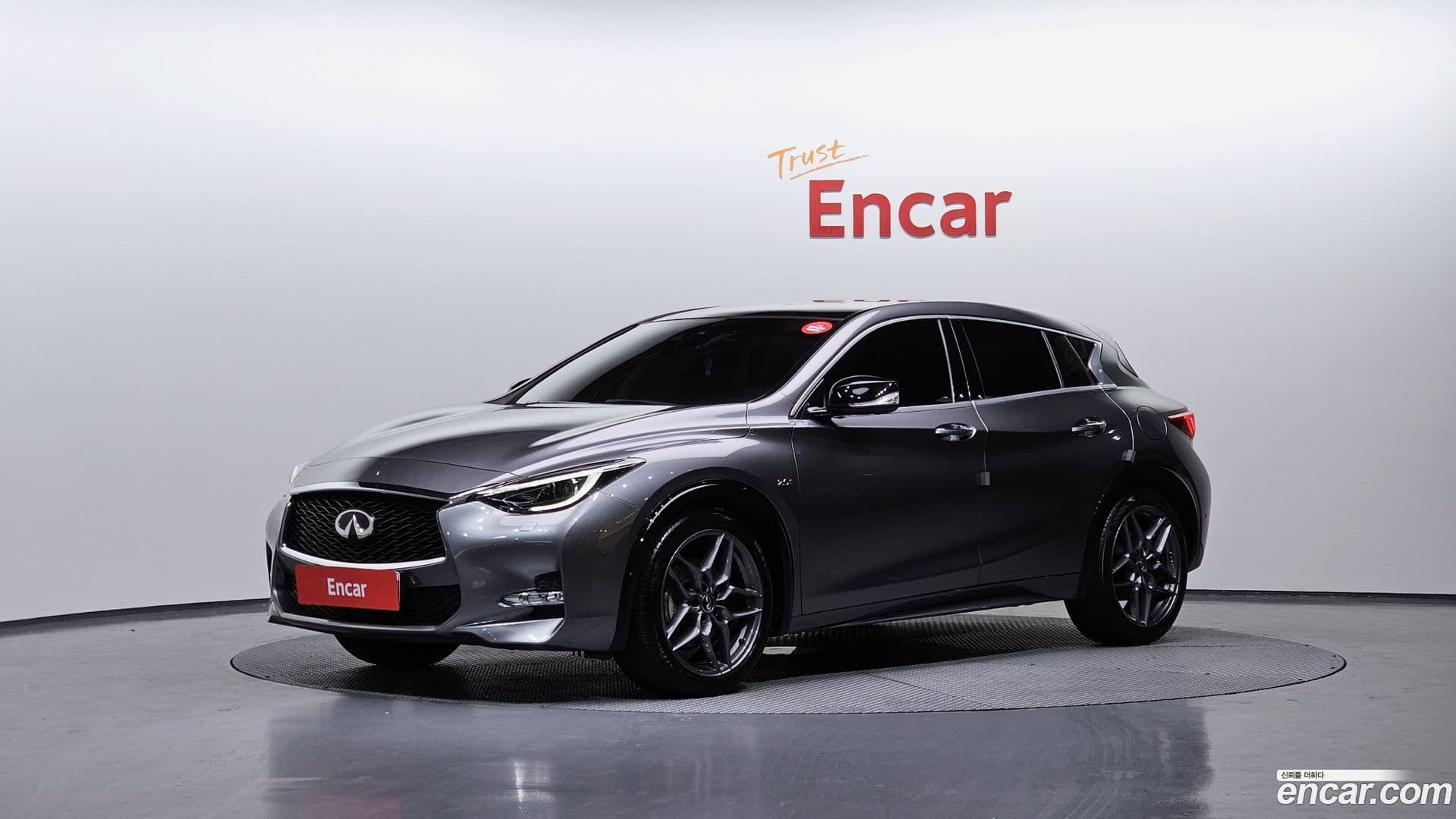 Main__Slider__Photo:Q30 Infiniti 2017.11-0