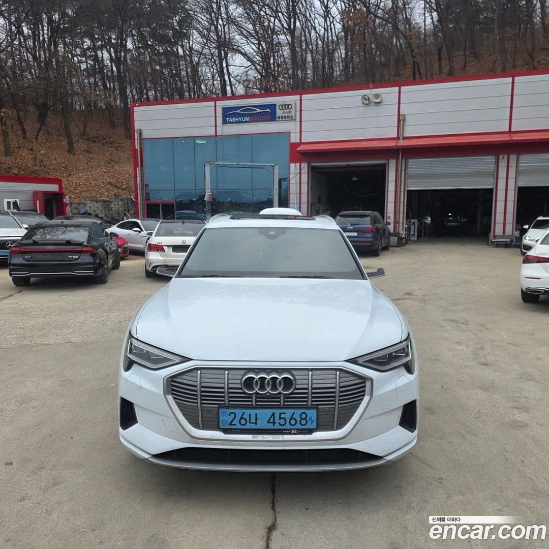 Main__Slider__Photo:e-tron Audi 2020.5-0