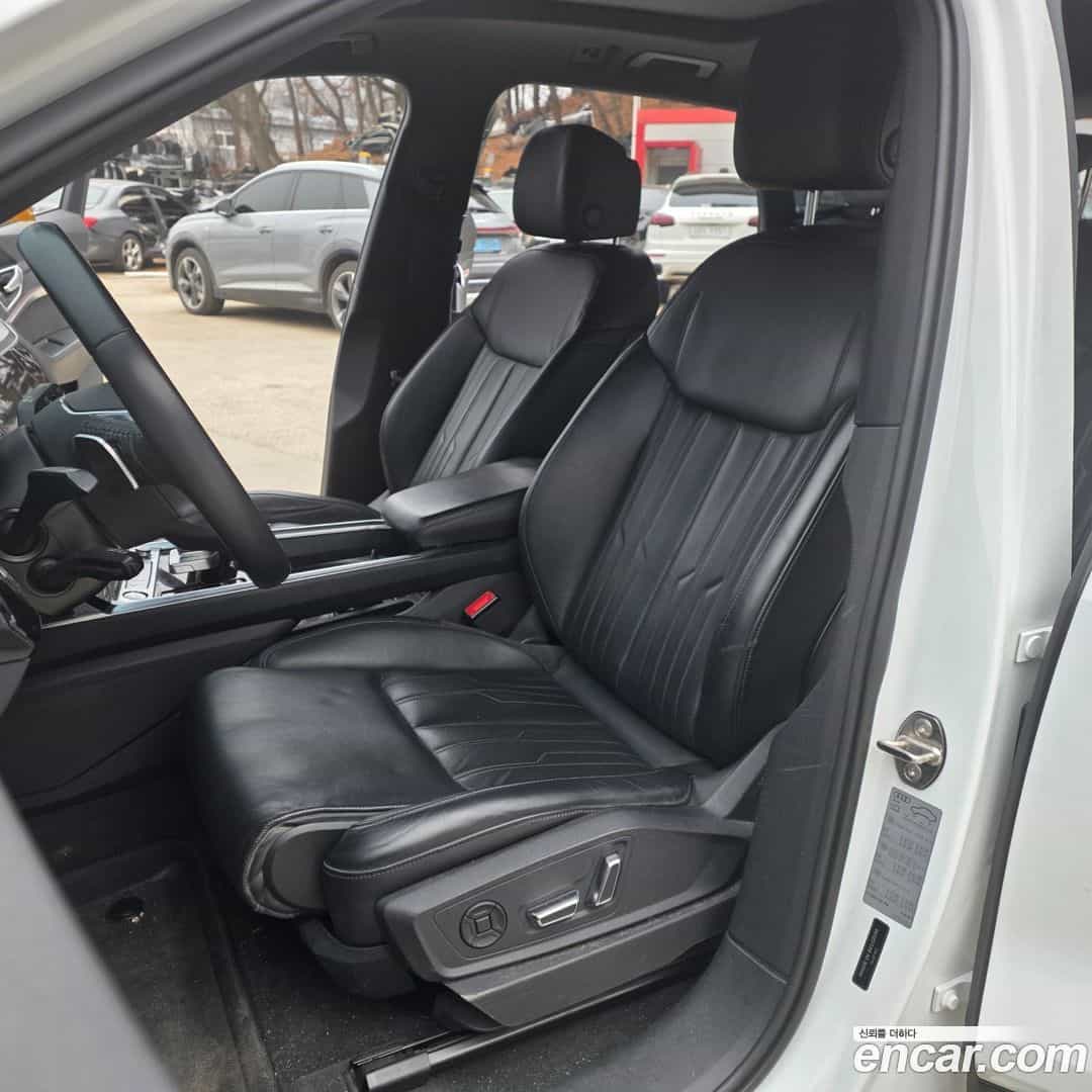 e-tron Audi 2020.5-INNER-009