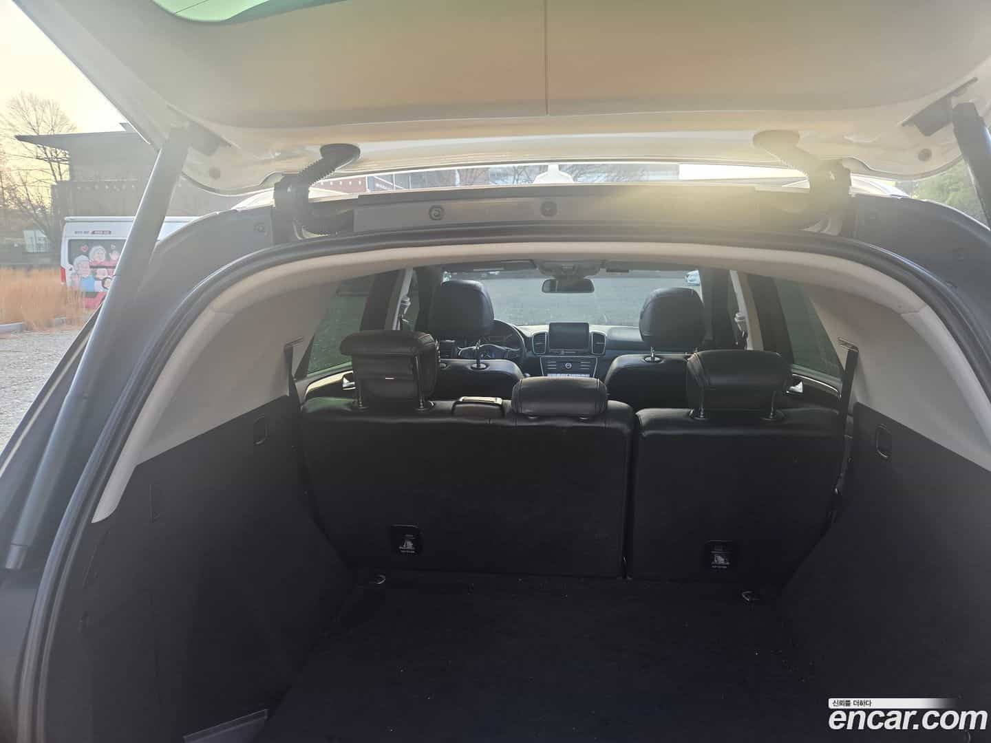 GLE-Class Mercedes-Benz 2017.2-INNER-006