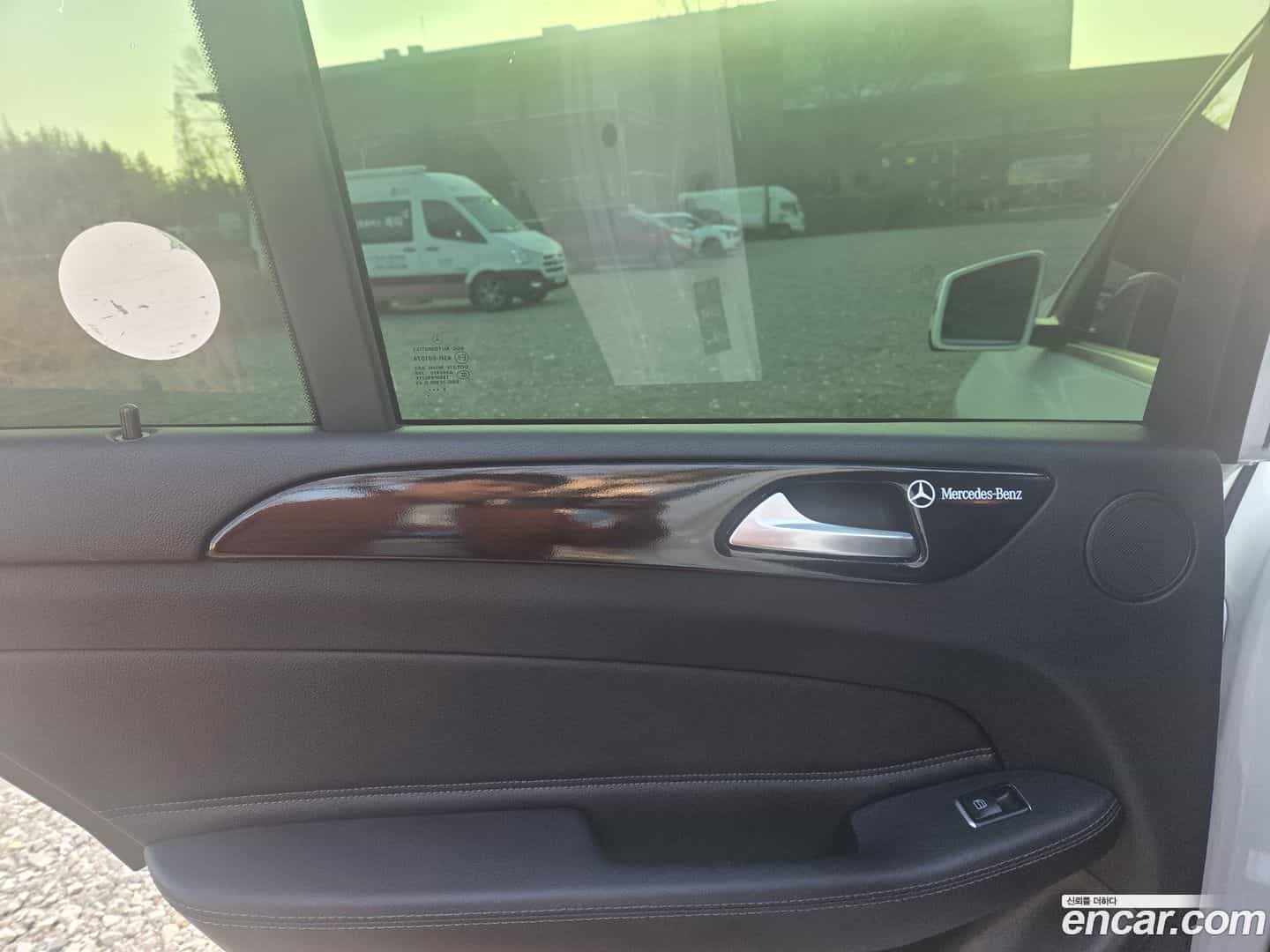 GLE-Class Mercedes-Benz 2017.2-INNER-009