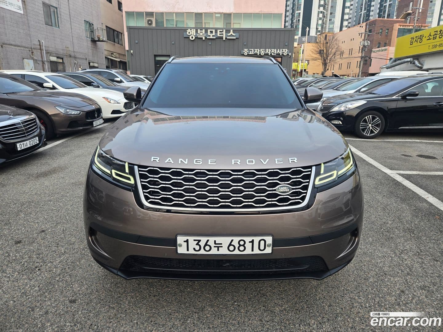 Main__Slider__Photo:Range Rover Velar Land Rover 2019.11-0