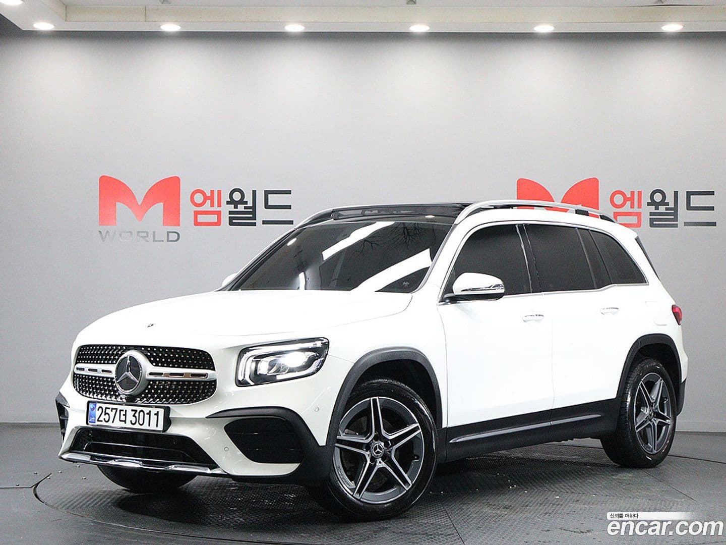 Main__Slider__Photo:GLB-Class Mercedes-Benz 2021.2-0