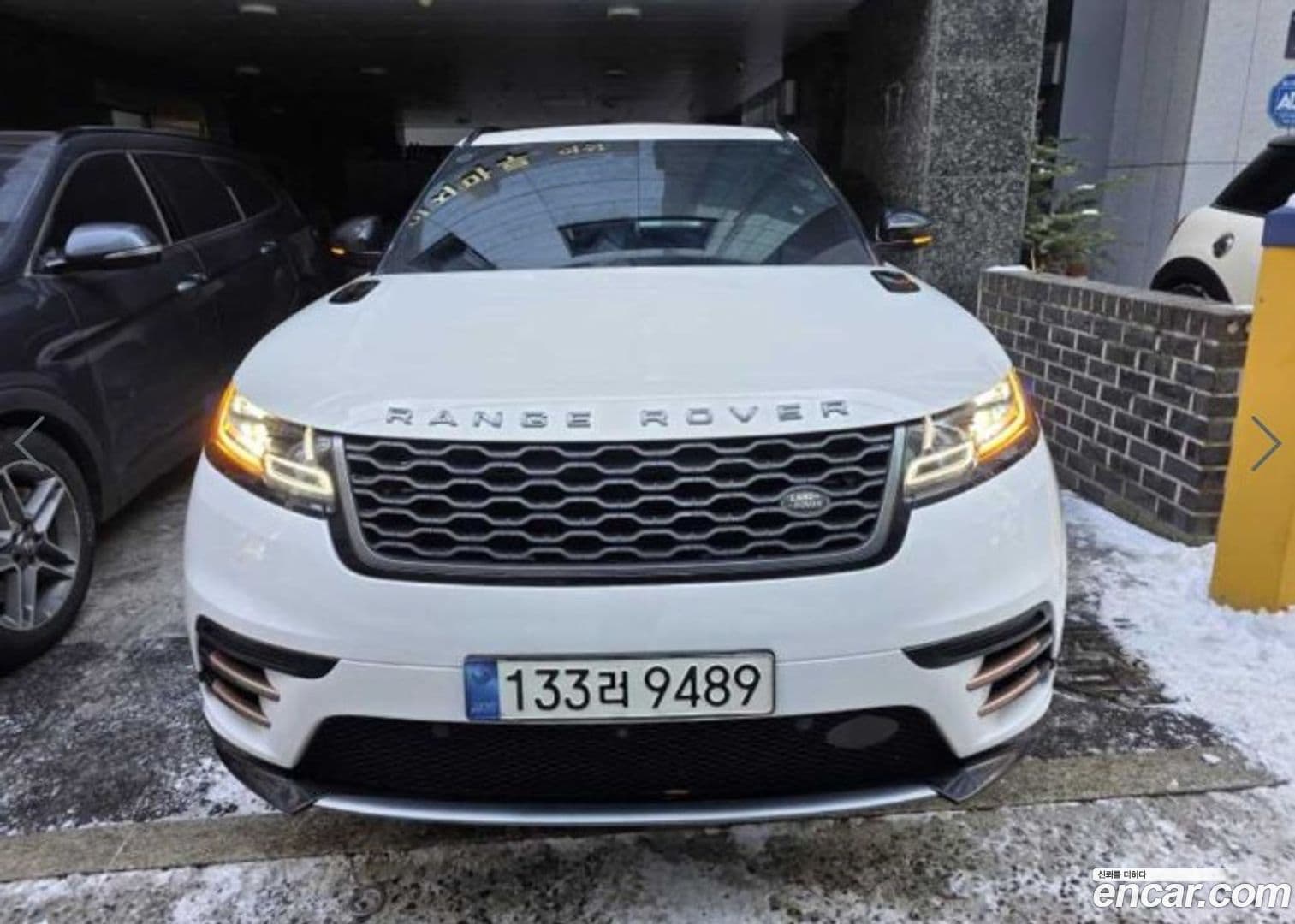 Main__Slider__Photo:Range Rover Velar Land Rover 2020.11-0
