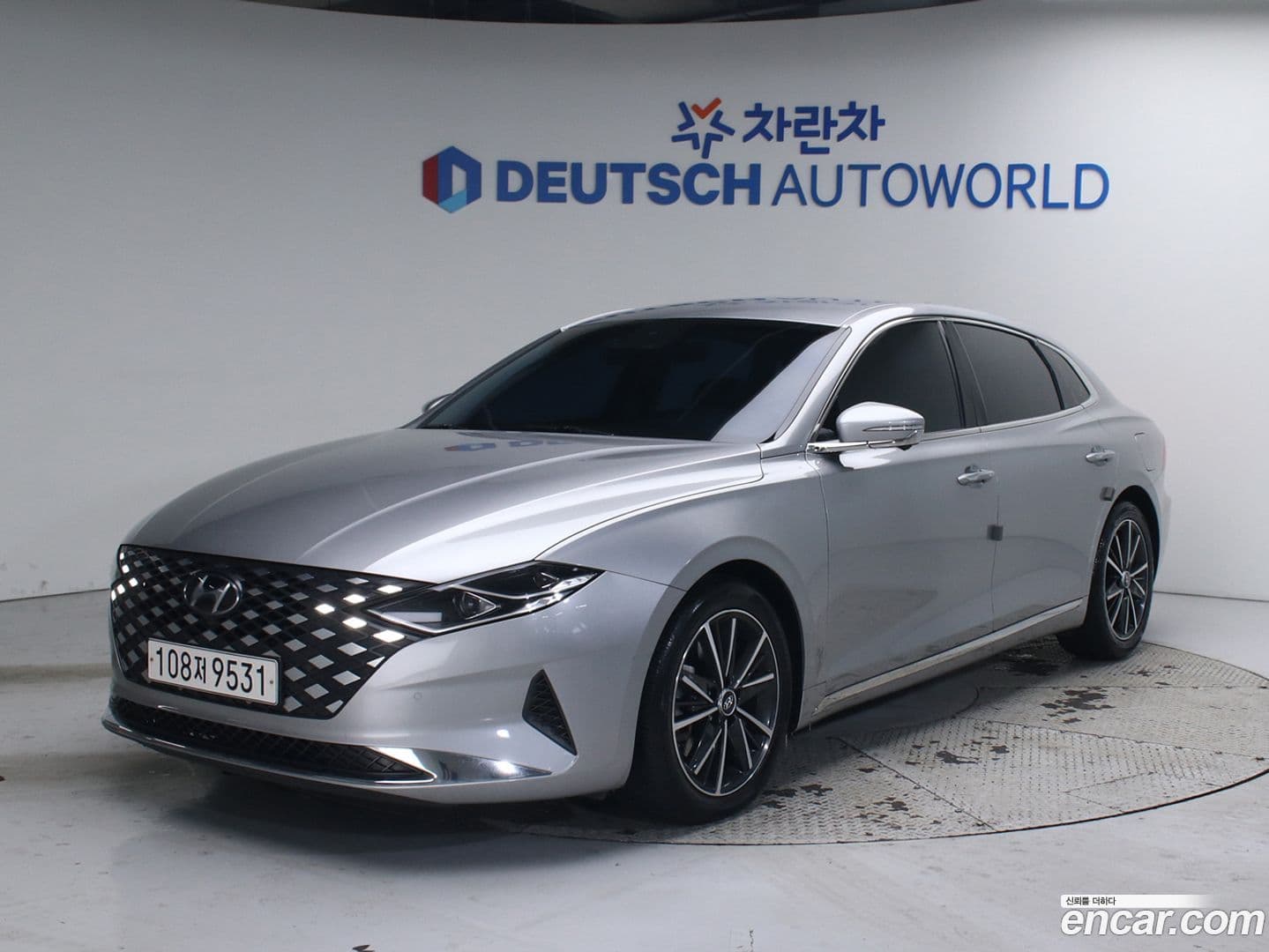 Main__Slider__Photo:Grandeur Hyundai 2020.8-0