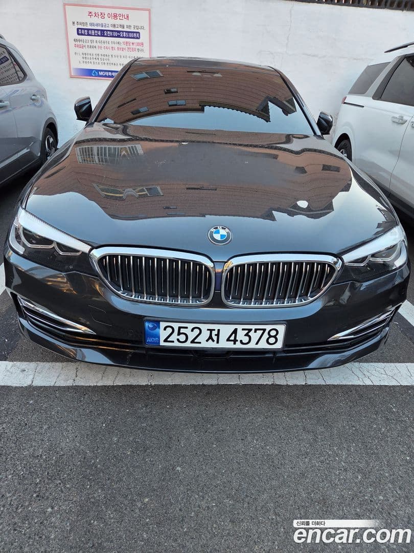Main__Slider__Photo:5-Series BMW 2019.4-0